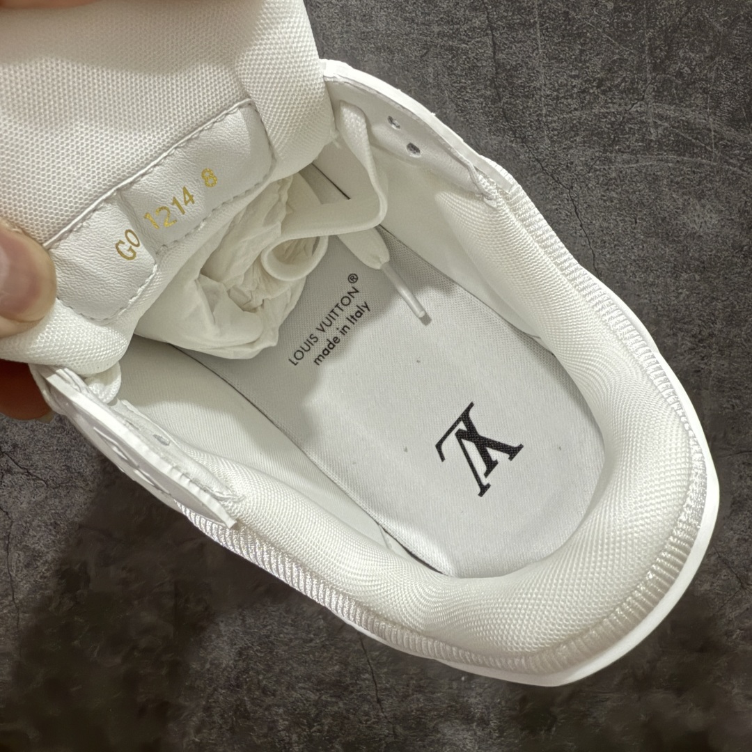 图片[7]-【HM无胶顶级版礼盒】 现货当天可取 LV Trainer系列高奢运动鞋 新款芯片顶级 潮人必备单品 同步ZP官网空胶工艺 鞋舌、挂饰均镶嵌NFC芯片感应装置 正确胶片断点式设计 中底正确还原原版油印字母比例 1：1原楦格板、楦头、刀磨全新升级！ 独家订制顶级压纹麂皮 原版开模TPU大底 质感原版一致 垫脚聚米微料加透气英伦网布 披靡市场任何版本！细节完美呈现！ 代购指定版本 全新升级最新双盒包装 扫码秒进官网！ 全套包装配件同比原版 尺码： 35-46-选品中心