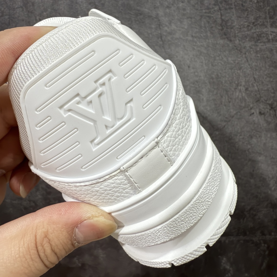图片[2]-【HM无胶顶级版礼盒】 现货当天可取 LV Trainer系列高奢运动鞋 新款芯片顶级 潮人必备单品 同步ZP官网空胶工艺 鞋舌、挂饰均镶嵌NFC芯片感应装置 正确胶片断点式设计 中底正确还原原版油印字母比例 1：1原楦格板、楦头、刀磨全新升级！ 独家订制顶级压纹麂皮 原版开模TPU大底 质感原版一致 垫脚聚米微料加透气英伦网布 披靡市场任何版本！细节完美呈现！ 代购指定版本 全新升级最新双盒包装 扫码秒进官网！ 全套包装配件同比原版 尺码： 35-46-选品中心