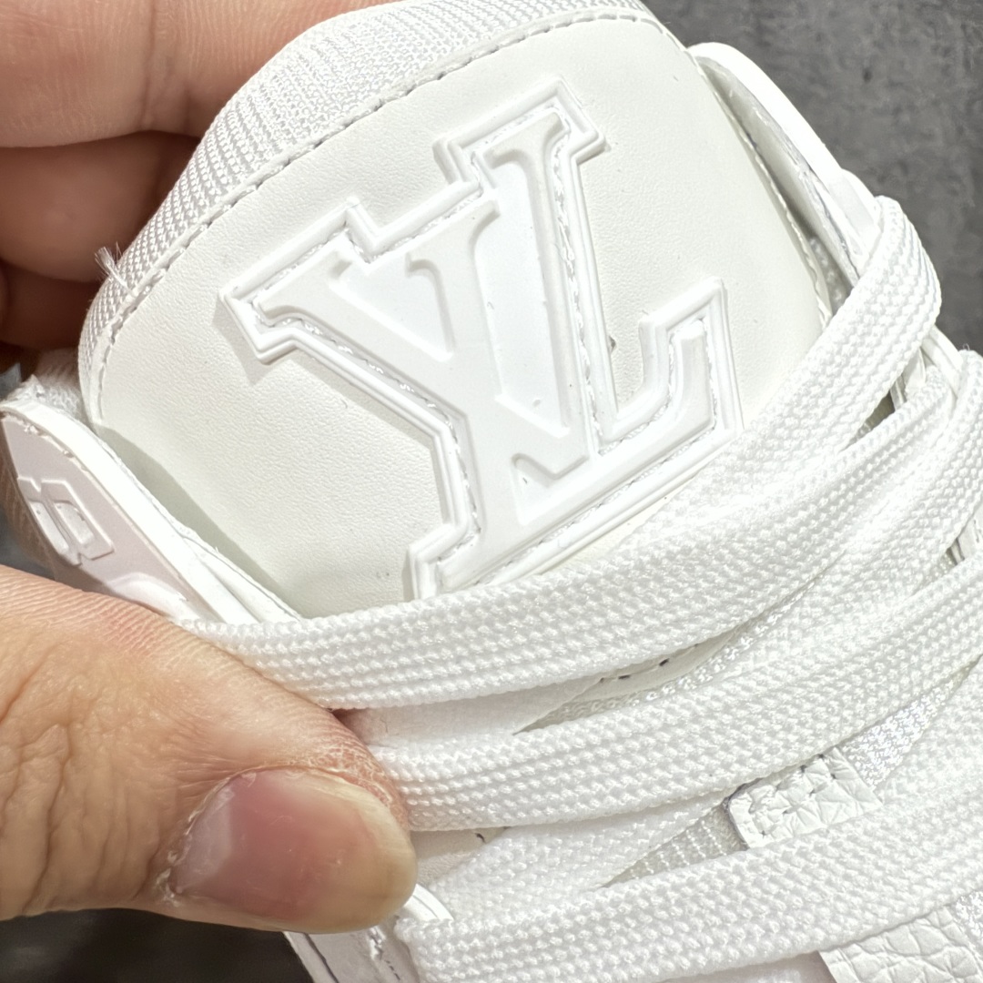 图片[6]-【HM无胶顶级版礼盒】 现货当天可取 LV Trainer系列高奢运动鞋 新款芯片顶级 潮人必备单品 同步ZP官网空胶工艺 鞋舌、挂饰均镶嵌NFC芯片感应装置 正确胶片断点式设计 中底正确还原原版油印字母比例 1：1原楦格板、楦头、刀磨全新升级！ 独家订制顶级压纹麂皮 原版开模TPU大底 质感原版一致 垫脚聚米微料加透气英伦网布 披靡市场任何版本！细节完美呈现！ 代购指定版本 全新升级最新双盒包装 扫码秒进官网！ 全套包装配件同比原版 尺码： 35-46-选品中心