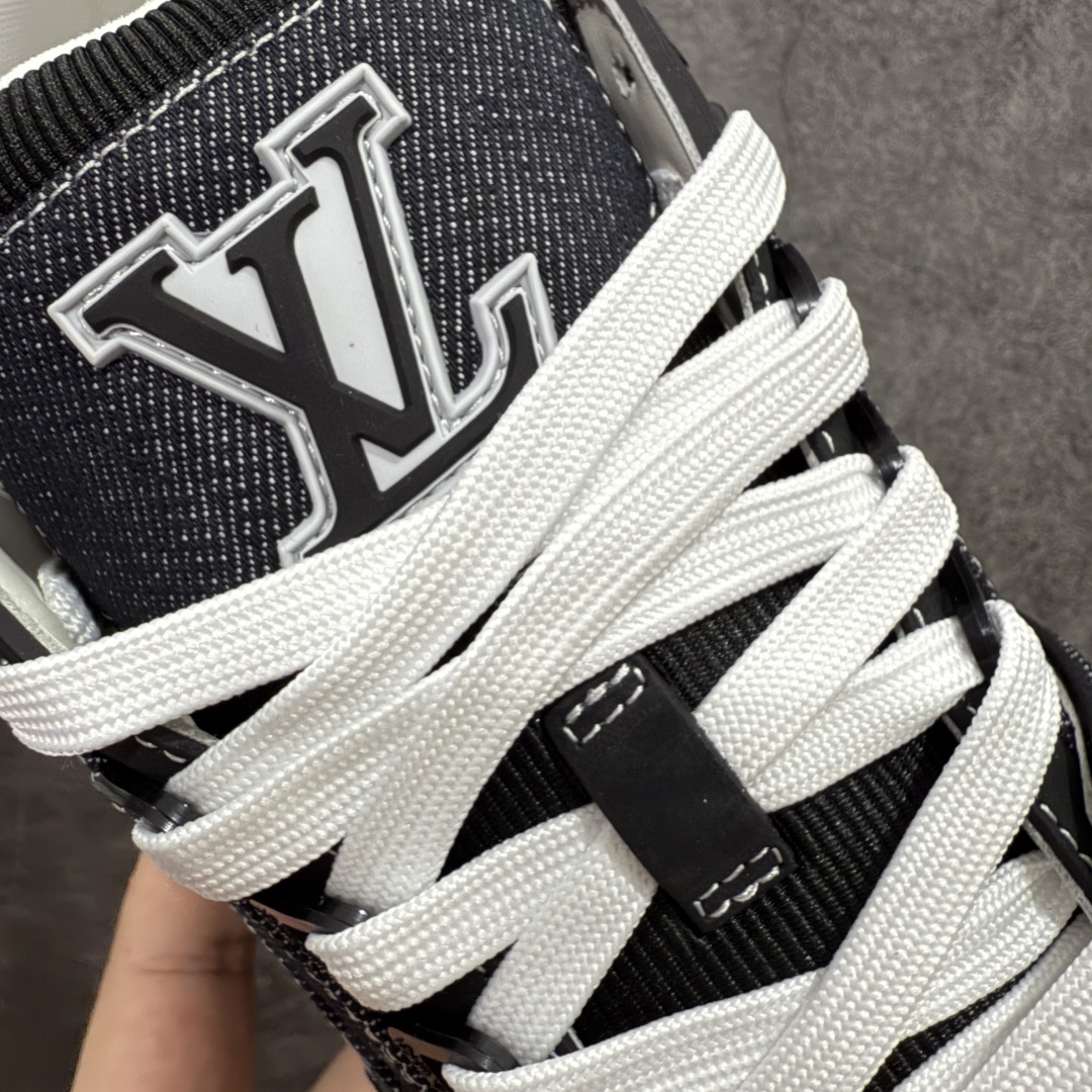 图片[6]-【海淘代购升级版】 现货当天可取 LV Trainer系列高奢运动鞋 黑牛仔 新款芯片顶级 潮人必备单品 同步ZP官网空胶工艺 鞋舌、挂饰均镶嵌NFC芯片感应装置 正确胶片断点式设计 中底正确还原原版油印字母比例 1：1原楦格板、楦头、刀磨全新升级！ 独家订制顶级压纹麂皮 原版开模TPU大底 质感原版一致 垫脚聚米微料加透气英伦网布 披靡市场任何版本！细节完美呈现！ 代购指定版本 全新升级最新双盒包装 扫码秒进官网！ 全套包装配件同比原版 尺码： 38-46-选品中心