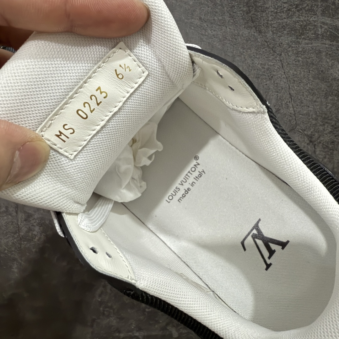 图片[7]-【海淘代购升级版】 现货当天可取 LV Trainer系列高奢运动鞋 黑牛仔 新款芯片顶级 潮人必备单品 同步ZP官网空胶工艺 鞋舌、挂饰均镶嵌NFC芯片感应装置 正确胶片断点式设计 中底正确还原原版油印字母比例 1：1原楦格板、楦头、刀磨全新升级！ 独家订制顶级压纹麂皮 原版开模TPU大底 质感原版一致 垫脚聚米微料加透气英伦网布 披靡市场任何版本！细节完美呈现！ 代购指定版本 全新升级最新双盒包装 扫码秒进官网！ 全套包装配件同比原版 尺码： 38-46-选品中心