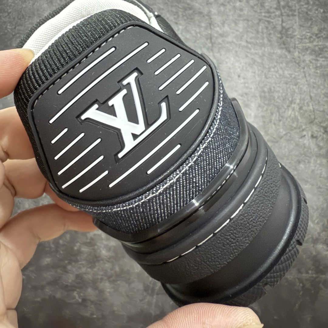 图片[2]-【海淘代购升级版】 现货当天可取 LV Trainer系列高奢运动鞋 黑牛仔 新款芯片顶级 潮人必备单品 同步ZP官网空胶工艺 鞋舌、挂饰均镶嵌NFC芯片感应装置 正确胶片断点式设计 中底正确还原原版油印字母比例 1：1原楦格板、楦头、刀磨全新升级！ 独家订制顶级压纹麂皮 原版开模TPU大底 质感原版一致 垫脚聚米微料加透气英伦网布 披靡市场任何版本！细节完美呈现！ 代购指定版本 全新升级最新双盒包装 扫码秒进官网！ 全套包装配件同比原版 尺码： 38-46-选品中心