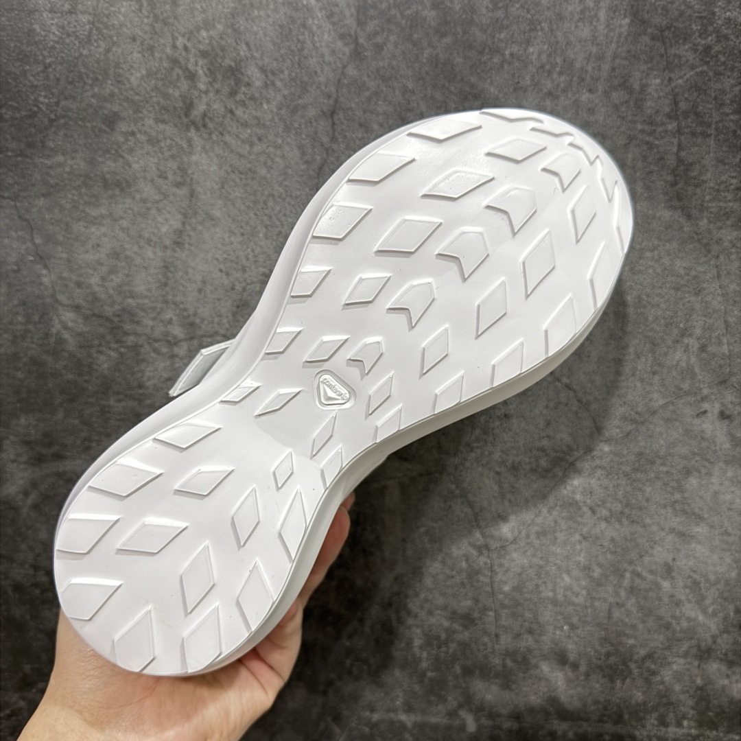 图片[9]-【莞产礼盒版】CDG x Salomon 萨洛蒙 联名款XT-6 系列 厚底 休闲 运动鞋 原版购入开发 做货 独立私模 原材料打造 一比一原版细节 延续品牌设计基因，融合简约的设计和实用的技术性 联名鞋款依旧是黑白简约配色，鞋身上的品牌字样也体现出极简主义的设计风格 搭配Contagrip 橡胶厚底鞋底设计，重新演绎的鞋面部分则以Pulsar Advanced袜套式轮廓替换了之前抽绳鞋带 并饰有网眼、抗撕裂材质鞋面、防水胶条以及尼龙拉环等细节 面料： 原版定制进口科技面料 内里： 原版进口透气网里 大底： 原版开模超轻发泡材质 底厚： 6.5CM 尺码：34-40（34 40订做不退换）-选品中心