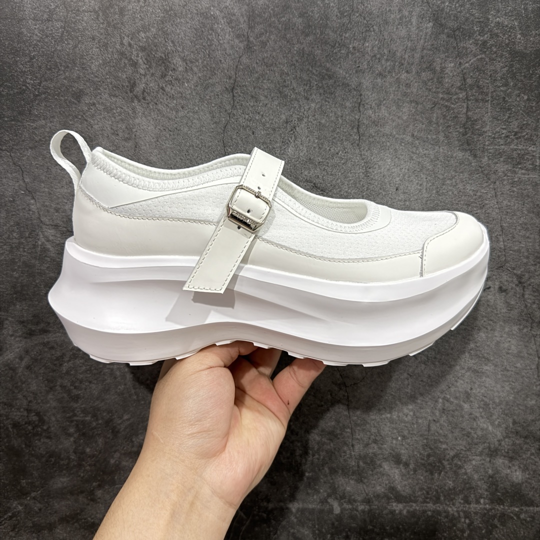 【莞产礼盒版】CDG x Salomon 萨洛蒙 联名款XT-6 系列 厚底 休闲 运动鞋 原版购入开发 做货 独立私模 原材料打造 一比一原版细节 延续品牌设计基因，融合简约的设计和实用的技术性 联名鞋款依旧是黑白简约配色，鞋身上的品牌字样也体现出极简主义的设计风格 搭配Contagrip 橡胶厚底鞋底设计，重新演绎的鞋面部分则以Pulsar Advanced袜套式轮廓替换了之前抽绳鞋带 并饰有网眼、抗撕裂材质鞋面、防水胶条以及尼龙拉环等细节 面料： 原版定制进口科技面料 内里： 原版进口透气网里 大底： 原版开模超轻发泡材质 底厚： 6.5CM 尺码：34-40（34 40订做不退换）-选品中心