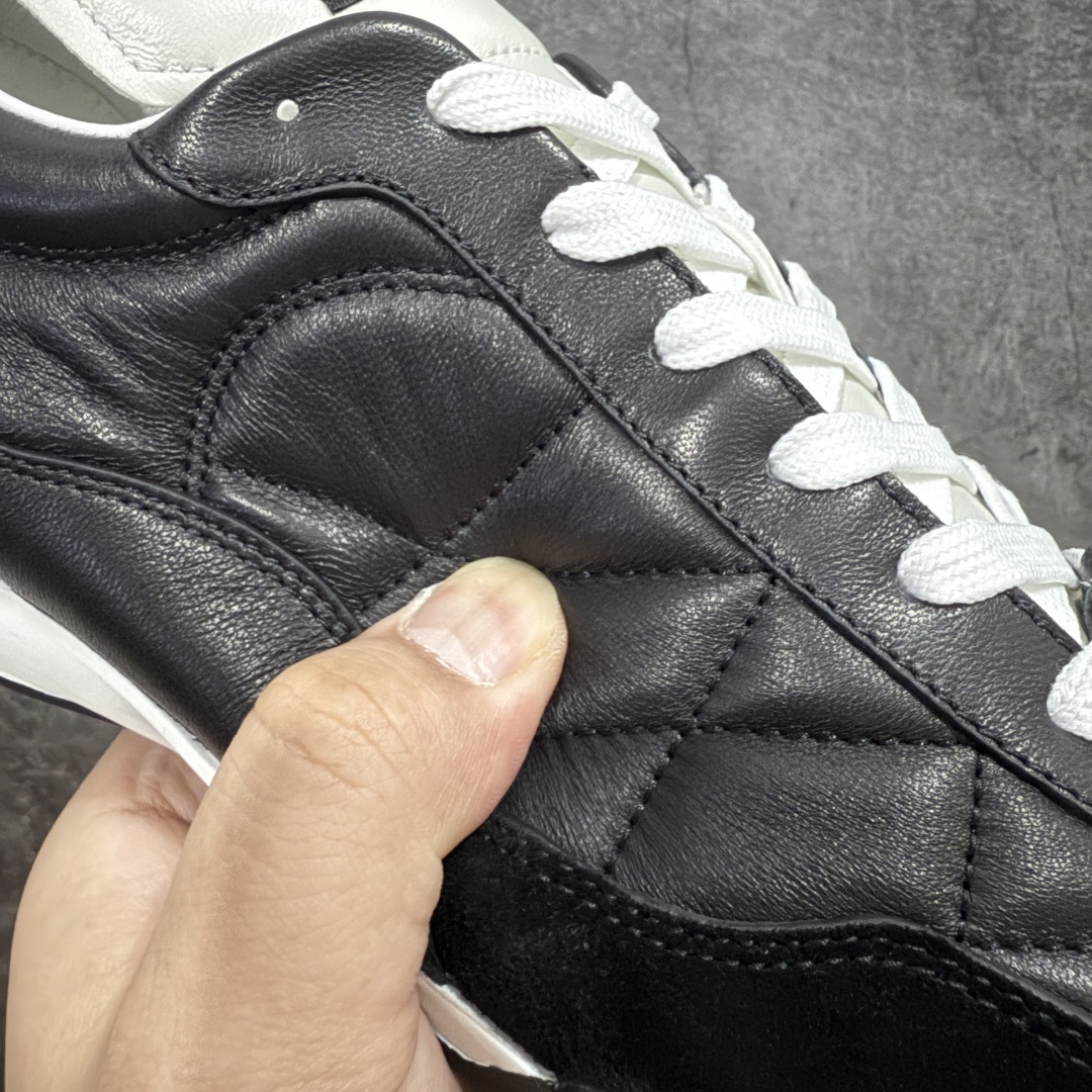 图片[4]-【顶级外贸版】CHANEL/香奈儿 东莞大厂工艺 2024新款小香风麂皮圆头熊猫菱格 官方最新花纹礼盒顶级包装官方同步 Chanel 香奈儿最新菱格小球鞋 四季百搭 coco女孩必入 隐藏款网球鞋 秀气高级好看 非常舒适！ 鞋面原版定制胎牛油皮 牛反绒 原版进口透气绒布 小羊皮内里 原版开模碎钉钉橡胶 原厂TPU组合大底 尺码：35 36 37 38 39 40 41 42 43 44 45 46 47-选品中心