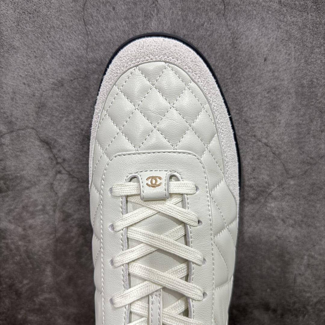 图片[5]-【顶级外贸版】CHANEL/香奈儿 东莞大厂工艺 2024新款小香风麂皮圆头熊猫菱格 官方最新花纹礼盒顶级包装官方同步 Chanel 香奈儿最新菱格小球鞋 四季百搭 coco女孩必入 隐藏款网球鞋 秀气高级好看 非常舒适！ 鞋面原版定制胎牛油皮 牛反绒 原版进口透气绒布 小羊皮内里 原版开模碎钉钉橡胶 原厂TPU组合大底 尺码：35 36 37 38 39 40 41 42 43 44 45 46 47-选品中心