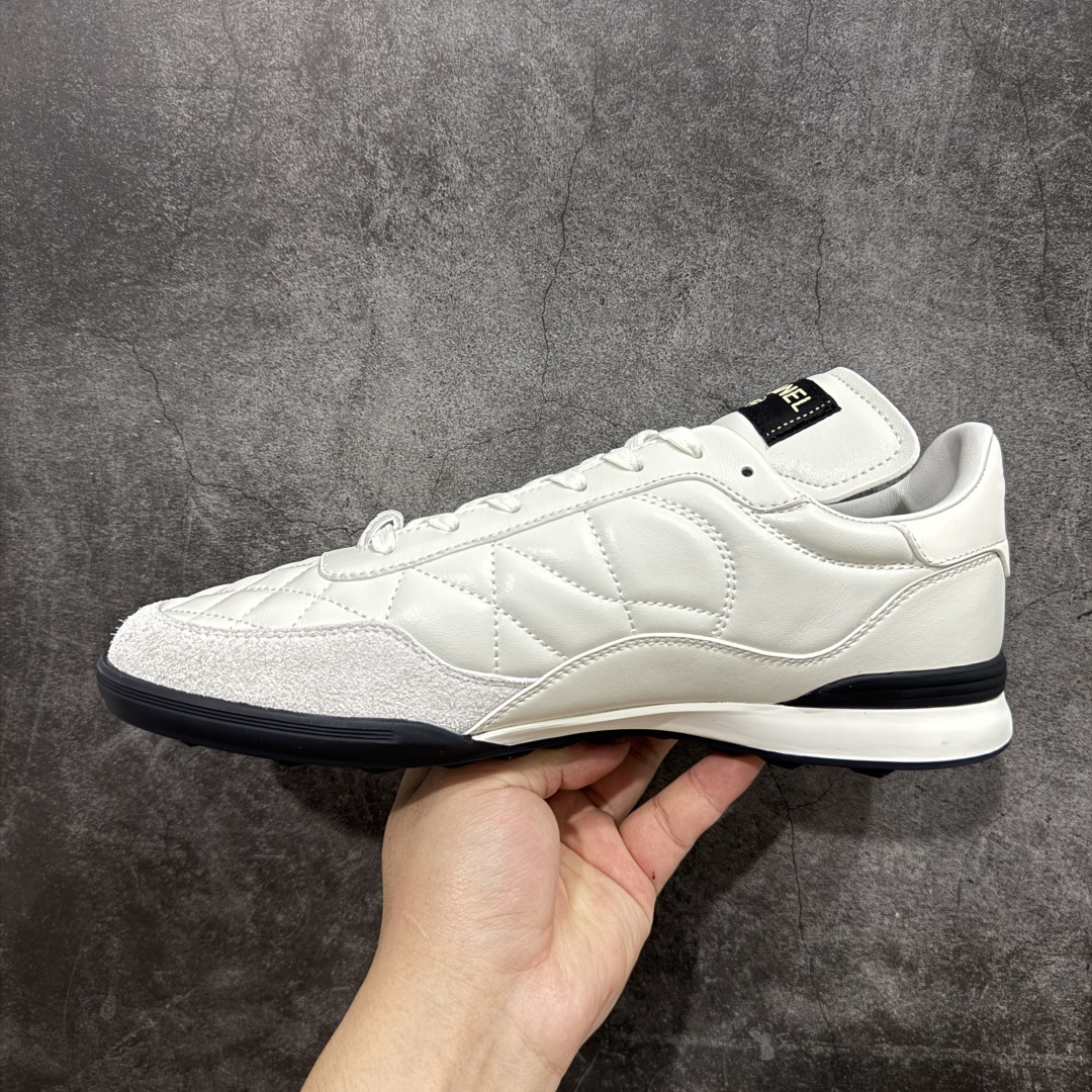 图片[2]-【顶级外贸版】CHANEL/香奈儿 东莞大厂工艺 2024新款小香风麂皮圆头熊猫菱格 官方最新花纹礼盒顶级包装官方同步 Chanel 香奈儿最新菱格小球鞋 四季百搭 coco女孩必入 隐藏款网球鞋 秀气高级好看 非常舒适！ 鞋面原版定制胎牛油皮 牛反绒 原版进口透气绒布 小羊皮内里 原版开模碎钉钉橡胶 原厂TPU组合大底 尺码：35 36 37 38 39 40 41 42 43 44 45 46 47-选品中心