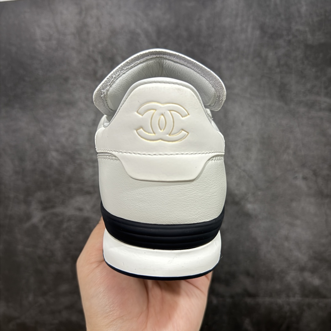 图片[4]-【顶级外贸版】CHANEL/香奈儿 东莞大厂工艺 2024新款小香风麂皮圆头熊猫菱格 官方最新花纹礼盒顶级包装官方同步 Chanel 香奈儿最新菱格小球鞋 四季百搭 coco女孩必入 隐藏款网球鞋 秀气高级好看 非常舒适！ 鞋面原版定制胎牛油皮 牛反绒 原版进口透气绒布 小羊皮内里 原版开模碎钉钉橡胶 原厂TPU组合大底 尺码：35 36 37 38 39 40 41 42 43 44 45 46 47-选品中心