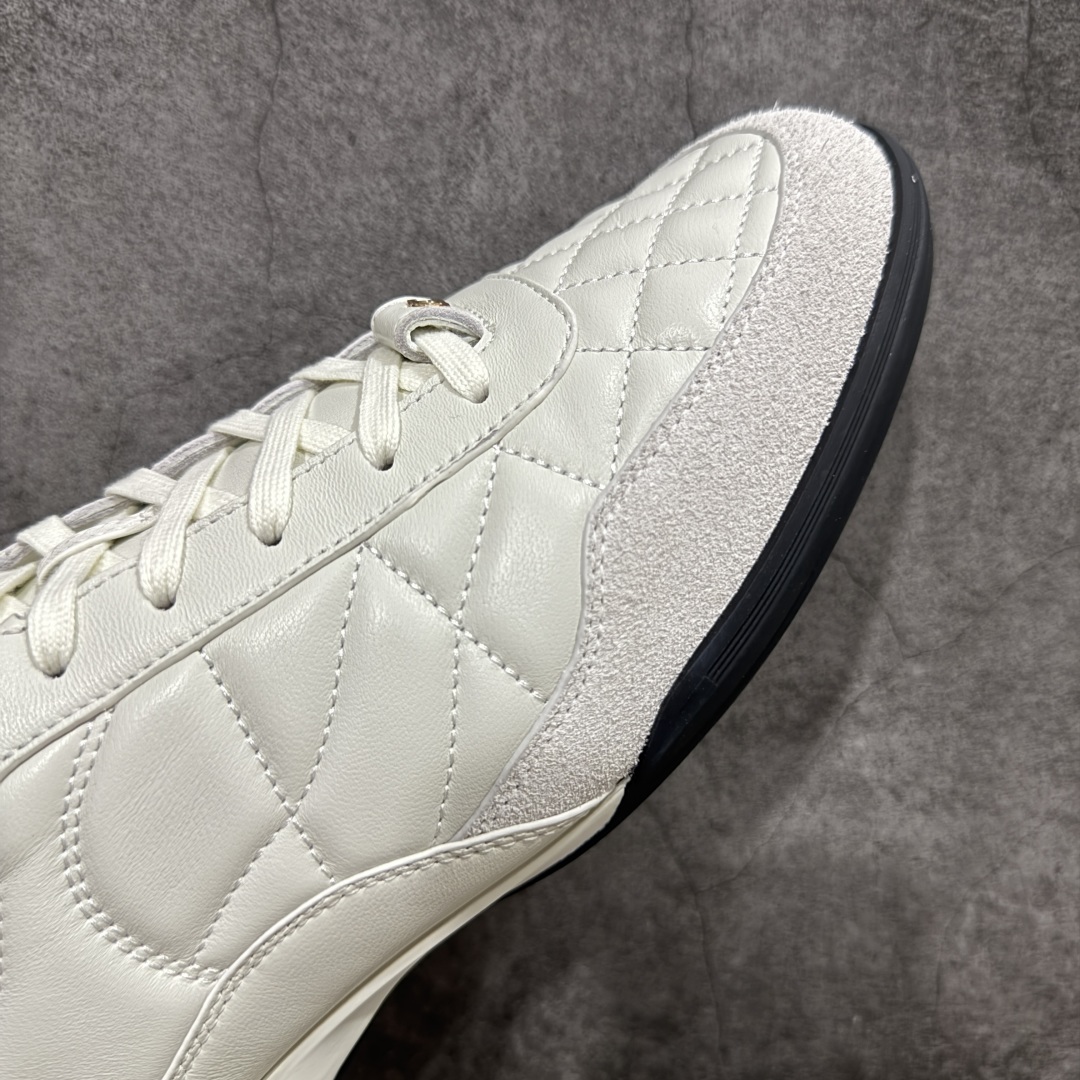 图片[6]-【顶级外贸版】CHANEL/香奈儿 东莞大厂工艺 2024新款小香风麂皮圆头熊猫菱格 官方最新花纹礼盒顶级包装官方同步 Chanel 香奈儿最新菱格小球鞋 四季百搭 coco女孩必入 隐藏款网球鞋 秀气高级好看 非常舒适！ 鞋面原版定制胎牛油皮 牛反绒 原版进口透气绒布 小羊皮内里 原版开模碎钉钉橡胶 原厂TPU组合大底 尺码：35 36 37 38 39 40 41 42 43 44 45 46 47-选品中心