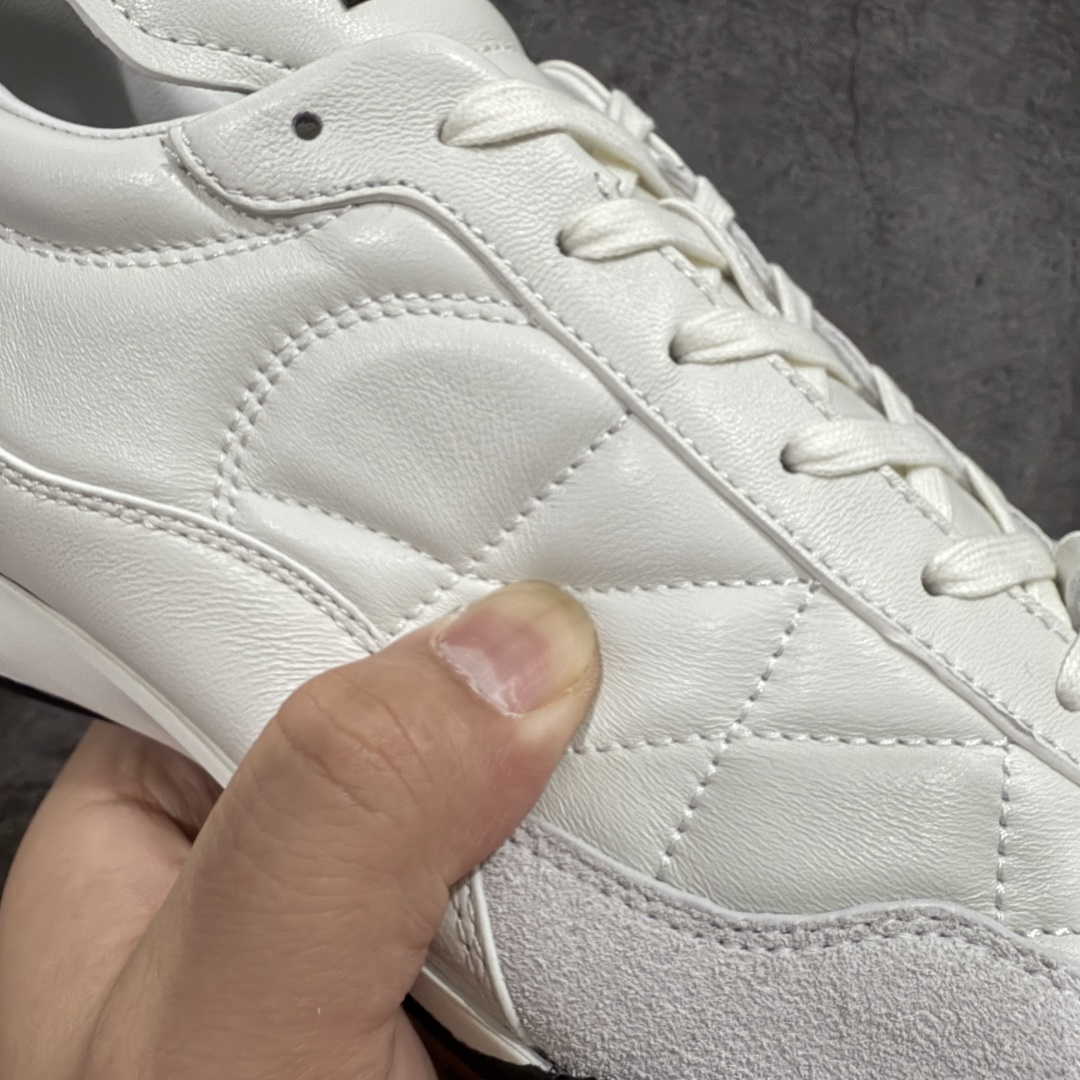 图片[4]-【顶级外贸版】CHANEL/香奈儿 东莞大厂工艺 2024新款小香风麂皮圆头熊猫菱格 官方最新花纹礼盒顶级包装官方同步 Chanel 香奈儿最新菱格小球鞋 四季百搭 coco女孩必入 隐藏款网球鞋 秀气高级好看 非常舒适！ 鞋面原版定制胎牛油皮 牛反绒 原版进口透气绒布 小羊皮内里 原版开模碎钉钉橡胶 原厂TPU组合大底 尺码：35 36 37 38 39 40 41 42 43 44 45 46 47-选品中心