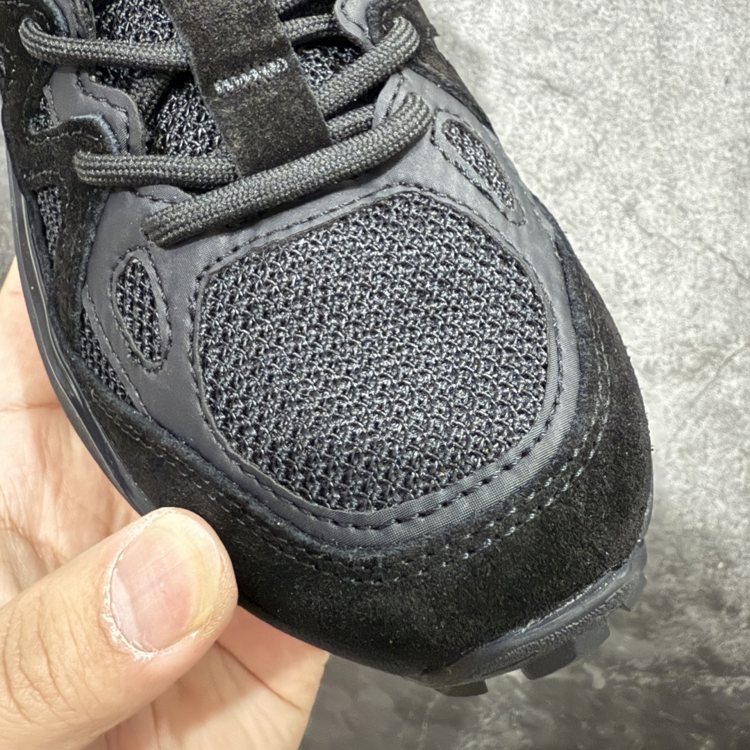 图片[4]-【莞产礼盒版】Salomon 萨洛蒙 情侣款👫 户外都市潮流舒适休闲 减震 Odyssey Elmt 运动鞋 原版购入开发 做货 雷军同款Salomon 为越野鞋 ODYSSEY ELMT LOW 提供全新配色选项 Vanillalce，配备柔软的缓震泡棉中底，提供持久的舒适感 鞋底采用了AdvancedChassisTMM 稳定的底盘系统 为穿着者提供舒服的脚感和稳定性 面料 原版定制进口牛皮材质 内里 原版定制透气网里 鞋底 原版开模防滑发泡材质 尺码： 36-46-选品中心