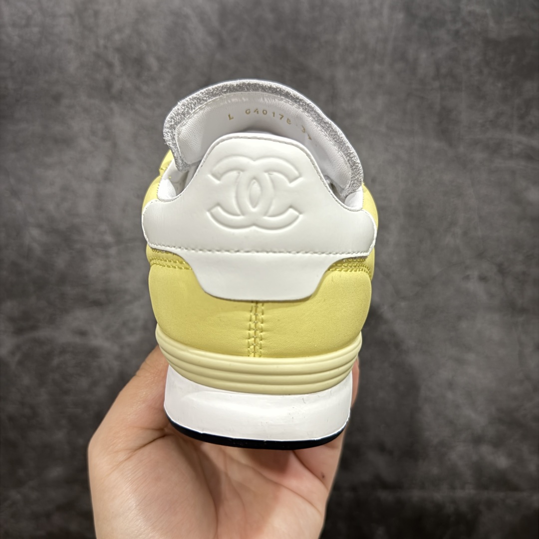 图片[4]-【莞顶纯原】Chanel 香奈儿Tennis 系列菱格纹休闲运动鞋 25s春夏新款德训棒球鞋来啦~~~ 春夏第一爆款来袭 宝贝们金手指动起来！ -明星同款 杨幂 Angelbaby 宋轶同款运动鞋 永远可以相信三大女神的眼光 顶级版本 coco女孩必入 永远可以相信杨幂的眼光 款式百搭不出错 软软糯糯的羊皮超级舒服 穿上巨秀气随性 是搭配短裤与短裙点睛之笔 鞋面原版定制胎羊皮+牛反绒 《超级柔软》 原版进口透气绒布+小羊皮内里 原版开模橡胶+TPU组合 尺码：35-40-选品中心