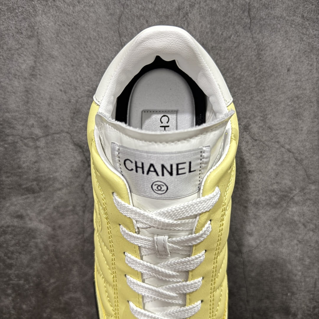 图片[8]-【莞顶纯原】Chanel 香奈儿Tennis 系列菱格纹休闲运动鞋 25s春夏新款德训棒球鞋来啦~~~ 春夏第一爆款来袭 宝贝们金手指动起来！ -明星同款 杨幂 Angelbaby 宋轶同款运动鞋 永远可以相信三大女神的眼光 顶级版本 coco女孩必入 永远可以相信杨幂的眼光 款式百搭不出错 软软糯糯的羊皮超级舒服 穿上巨秀气随性 是搭配短裤与短裙点睛之笔 鞋面原版定制胎羊皮+牛反绒 《超级柔软》 原版进口透气绒布+小羊皮内里 原版开模橡胶+TPU组合 尺码：35-40-选品中心