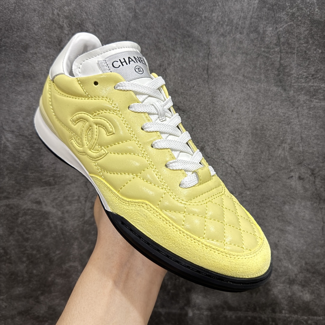 图片[3]-【莞顶纯原】Chanel 香奈儿Tennis 系列菱格纹休闲运动鞋 25s春夏新款德训棒球鞋来啦~~~ 春夏第一爆款来袭 宝贝们金手指动起来！ -明星同款 杨幂 Angelbaby 宋轶同款运动鞋 永远可以相信三大女神的眼光 顶级版本 coco女孩必入 永远可以相信杨幂的眼光 款式百搭不出错 软软糯糯的羊皮超级舒服 穿上巨秀气随性 是搭配短裤与短裙点睛之笔 鞋面原版定制胎羊皮+牛反绒 《超级柔软》 原版进口透气绒布+小羊皮内里 原版开模橡胶+TPU组合 尺码：35-40-选品中心