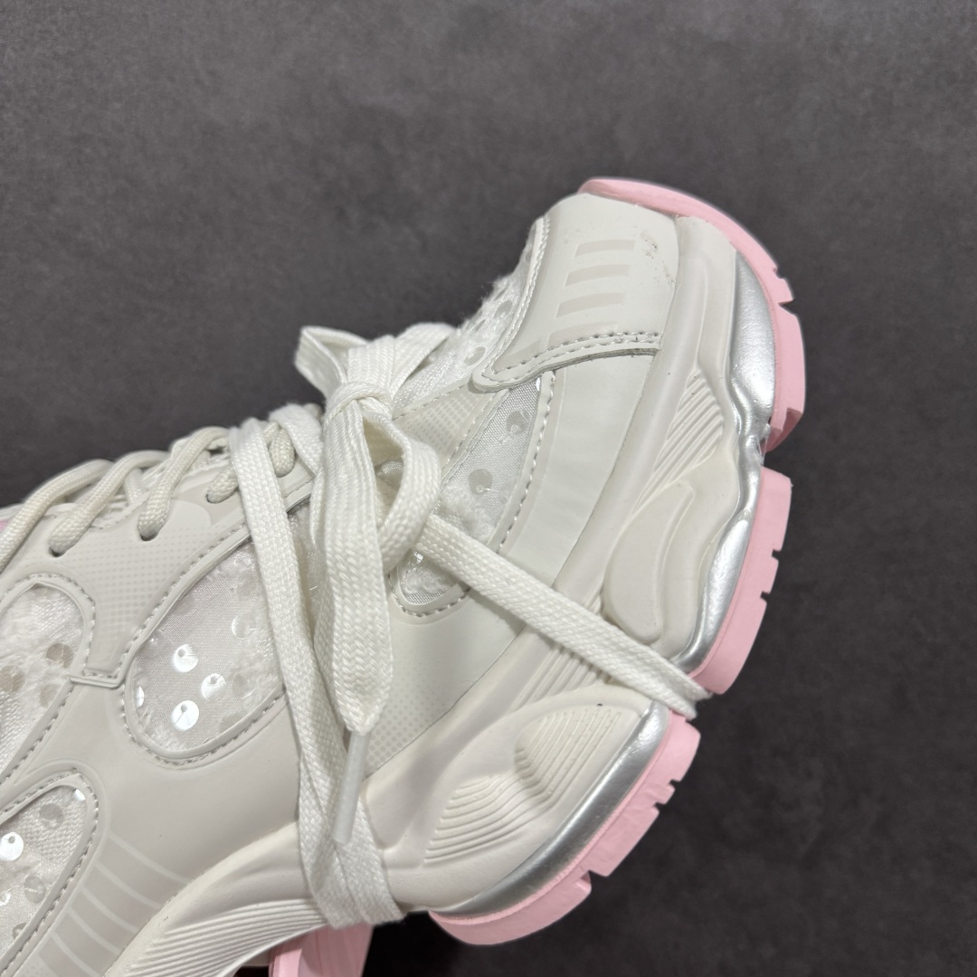 图片[5]-【公司级】GG-CC 林允同款 5CM厚底增高 星河粒子 月牙底绑带镂空老爹鞋 春日踏青舒适度和少女感GGCC 德训鞋界的白月光🌙 银白配色好温柔 镂空鞋面/侧边绑带/三层组合月牙底 柔软有弹性的月牙底和增加舒适度显腿长的5cm内增高 长时间走路和站立都不累脚舒适度和少女感 尺码：35 36 37 38 39 40-选品中心