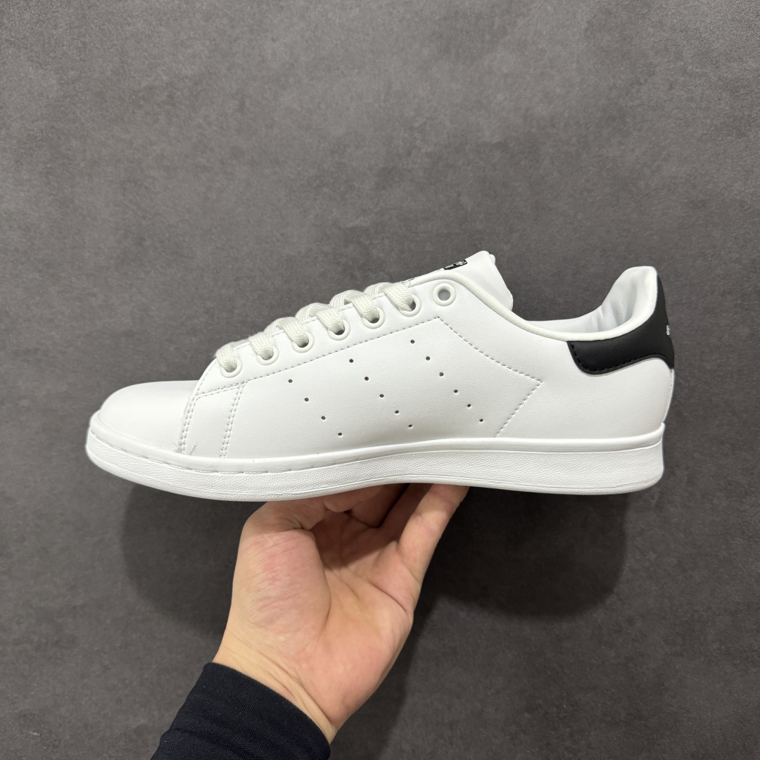 图片[2]-【公司级】AD Originals Stan Smith 史密斯 复古时尚舒适运动休闲板鞋 原楦原纸板开发 全鞋头层皮料打造 区别市面普通真标版本 鞋身侧面打孔 后跟拼色皮革 橡胶大底提供坚实的基础 复古风拉满 永远经典的小白鞋首选 货号：M20323 尺码：36 36.5 37 38 38.5 39 40 40.5 41 42 42.5 43 44 45-选品中心