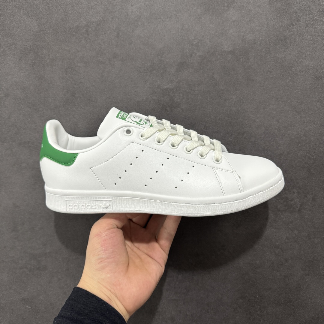【公司级】AD Originals Stan Smith 史密斯 复古时尚舒适运动休闲板鞋 原楦原纸板开发 全鞋头层皮料打造 区别市面普通真标版本 鞋身侧面打孔 后跟拼色皮革 橡胶大底提供坚实的基础 复古风拉满 永远经典的小白鞋首选 货号:M20324 尺码:36 36.5 37 38 38.5 39 40 40.5 41 42 42.5 43 44 45-选品中心