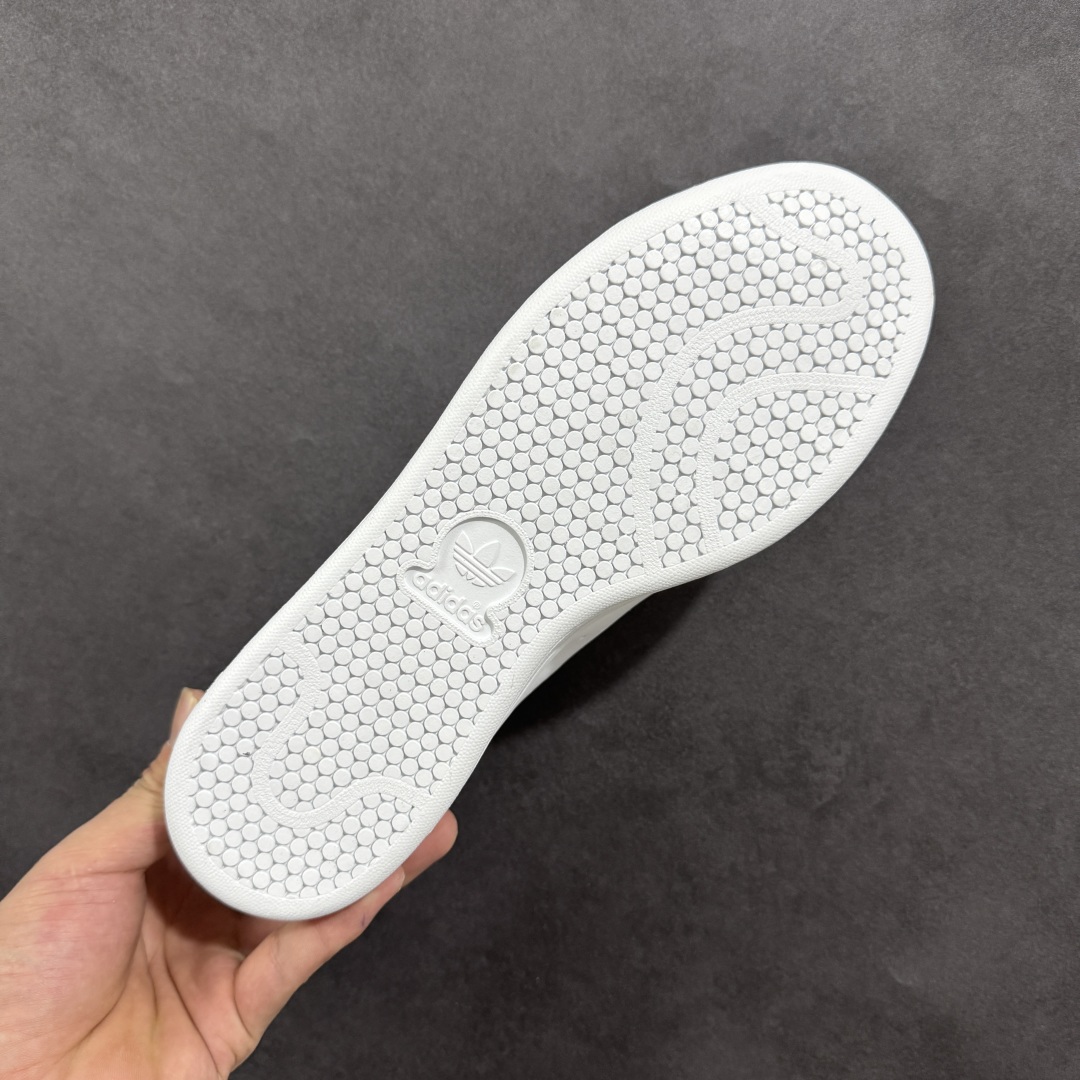 图片[9]-【公司级】AD Originals Stan Smith 史密斯 复古时尚舒适运动休闲板鞋 原楦原纸板开发 全鞋头层皮料打造 区别市面普通真标版本 鞋身侧面打孔 后跟拼色皮革 橡胶大底提供坚实的基础 复古风拉满 永远经典的小白鞋首选 货号：M20324 尺码：36 36.5 37 38 38.5 39 40 40.5 41 42 42.5 43 44 45-选品中心