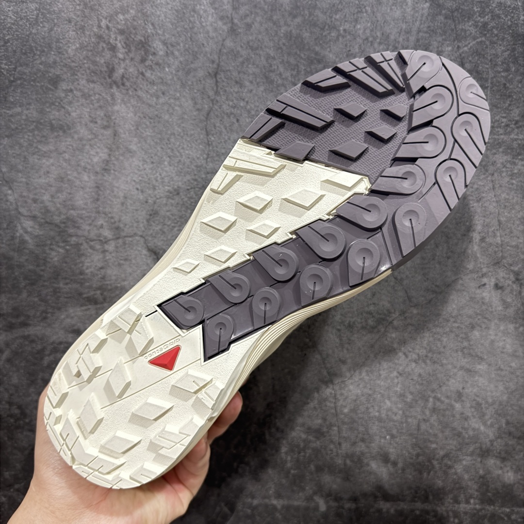 图片[9]-【莞产礼盒版】萨洛蒙 Salomon 25ss新款 S/LAB ALPINWAY 系列 户外登山鞋 休闲运动鞋 情侣款👫 这是一款独特的混合鞋 专为多功能山地探险而设计 该鞋具有优化的缓冲，双密度中底，提供舒适和精准度。其底部采用 Contagrip Alpine，一种高粘性橡胶化合物 提供强大的静摩擦力 精确的抓地力和耐用性 丰富的细节，标志性运动鞋被提炼为新的都市经典 为 SALOMON带来静谧气息 面料原版进口牛皮+透气网面 内里原版进口透气网里 鞋底原版开模防滑橡胶大底 尺码： 女35-40 男39-45（女40 男45定做）-选品中心