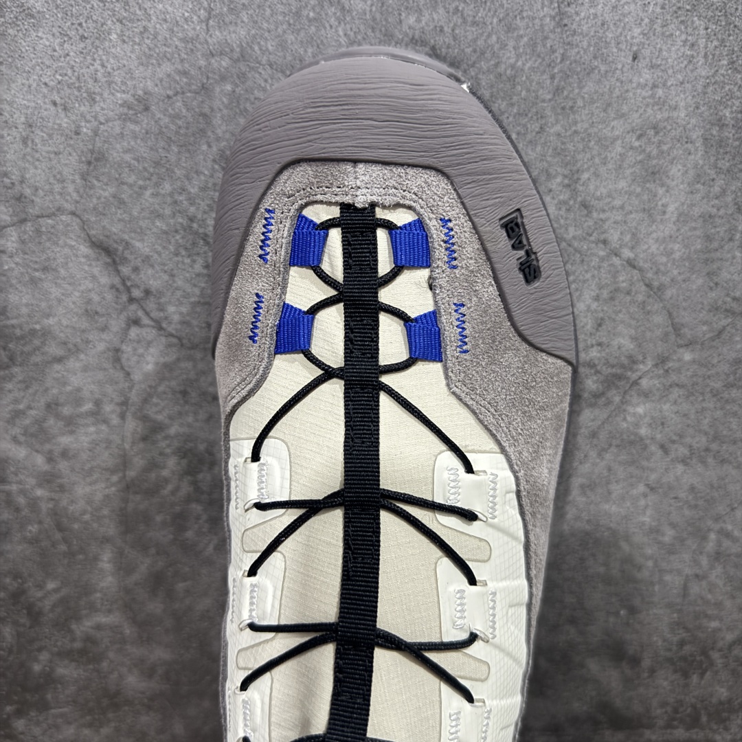 图片[5]-【莞产礼盒版】萨洛蒙 Salomon 25ss新款 S/LAB ALPINWAY 系列 户外登山鞋 休闲运动鞋 情侣款👫 这是一款独特的混合鞋 专为多功能山地探险而设计 该鞋具有优化的缓冲，双密度中底，提供舒适和精准度。其底部采用 Contagrip Alpine，一种高粘性橡胶化合物 提供强大的静摩擦力 精确的抓地力和耐用性 丰富的细节，标志性运动鞋被提炼为新的都市经典 为 SALOMON带来静谧气息 面料原版进口牛皮+透气网面 内里原版进口透气网里 鞋底原版开模防滑橡胶大底 尺码： 女35-40 男39-45（女40 男45定做）-选品中心