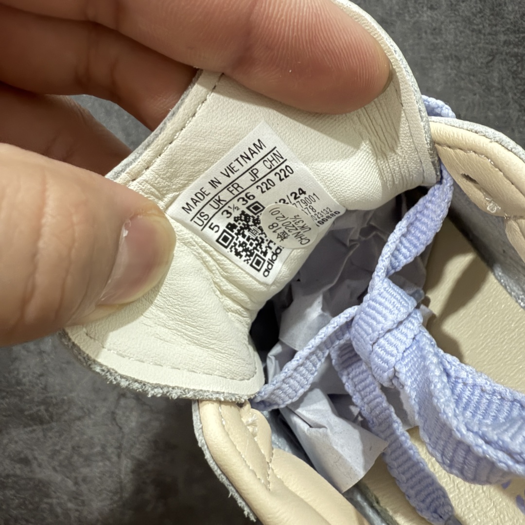  
【纯原】市面最顶级品质没有之一！
此版鞋身全部采用进口原厂头层皮
原厂头层 区分市面偷工减料！
Ad