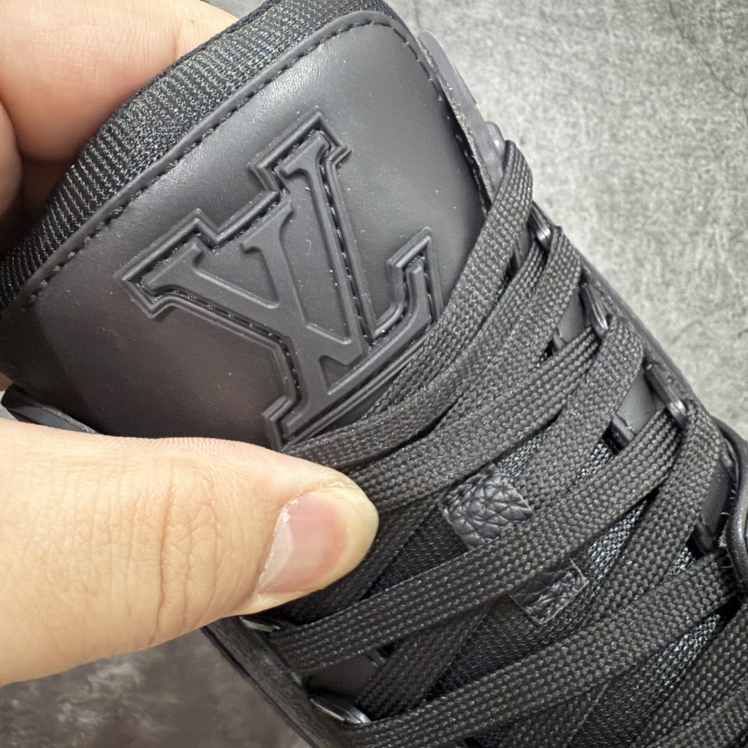 图片[5]-【HM无胶顶级版礼盒】 现货当天可取 LV Trainer系列高奢运动鞋 新款芯片顶级 潮人必备单品 同步ZP官网空胶工艺 鞋舌、挂饰均镶嵌NFC芯片感应装置 正确胶片断点式设计 中底正确还原原版油印字母比例 1：1原楦格板、楦头、刀磨全新升级！ 独家订制顶级压纹麂皮 原版开模TPU大底 质感原版一致 垫脚聚米微料加透气英伦网布 披靡市场任何版本！细节完美呈现！ 代购指定版本 全新升级最新双盒包装 扫码秒进官网！ 全套包装配件同比原版 尺码： 35-46-选品中心