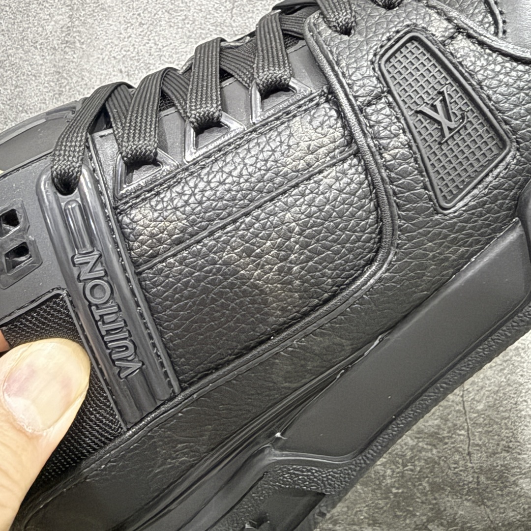 图片[3]-【HM无胶顶级版礼盒】 现货当天可取 LV Trainer系列高奢运动鞋 新款芯片顶级 潮人必备单品 同步ZP官网空胶工艺 鞋舌、挂饰均镶嵌NFC芯片感应装置 正确胶片断点式设计 中底正确还原原版油印字母比例 1：1原楦格板、楦头、刀磨全新升级！ 独家订制顶级压纹麂皮 原版开模TPU大底 质感原版一致 垫脚聚米微料加透气英伦网布 披靡市场任何版本！细节完美呈现！ 代购指定版本 全新升级最新双盒包装 扫码秒进官网！ 全套包装配件同比原版 尺码： 35-46-选品中心