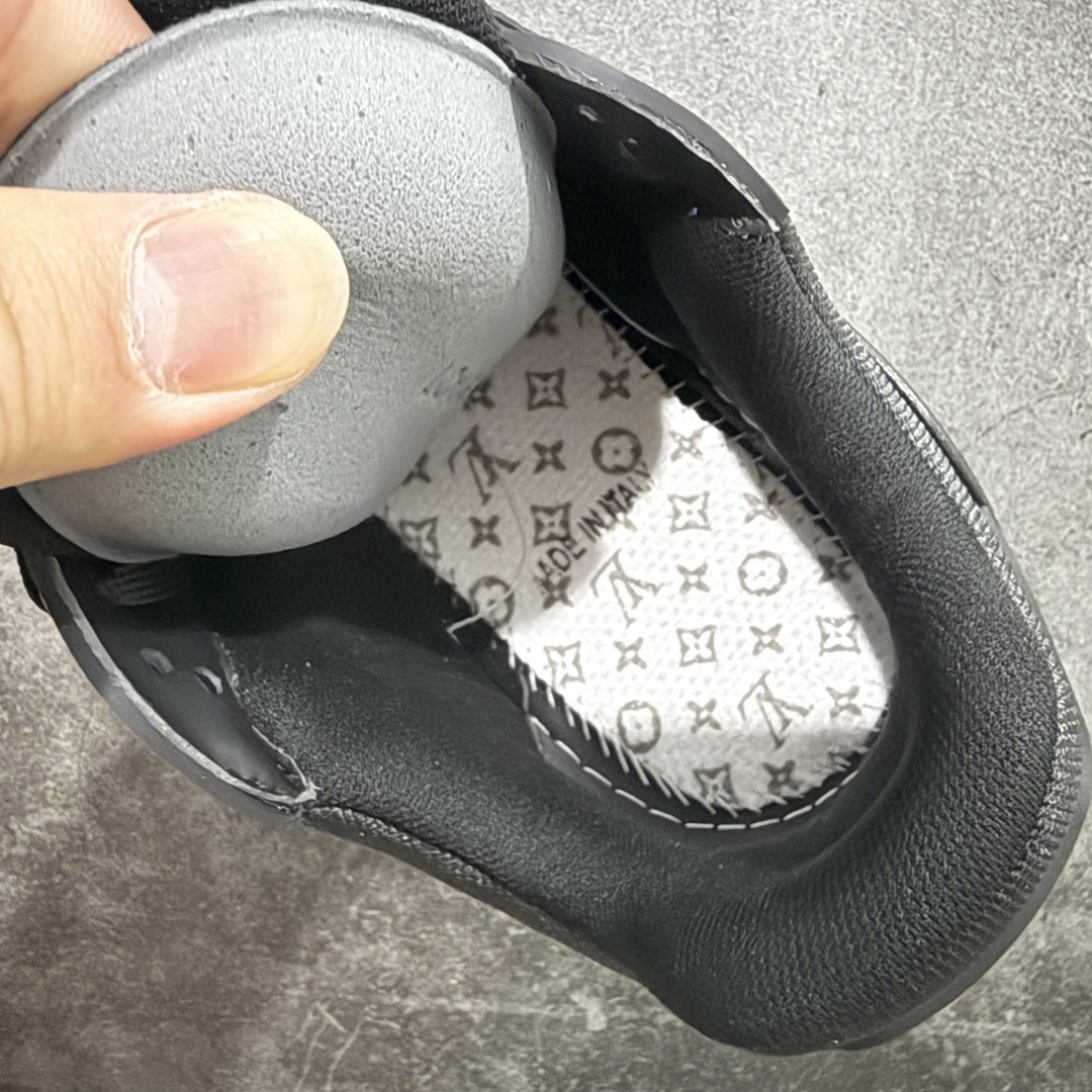 图片[7]-【HM无胶顶级版礼盒】 现货当天可取 LV Trainer系列高奢运动鞋 新款芯片顶级 潮人必备单品 同步ZP官网空胶工艺 鞋舌、挂饰均镶嵌NFC芯片感应装置 正确胶片断点式设计 中底正确还原原版油印字母比例 1：1原楦格板、楦头、刀磨全新升级！ 独家订制顶级压纹麂皮 原版开模TPU大底 质感原版一致 垫脚聚米微料加透气英伦网布 披靡市场任何版本！细节完美呈现！ 代购指定版本 全新升级最新双盒包装 扫码秒进官网！ 全套包装配件同比原版 尺码： 35-46-选品中心