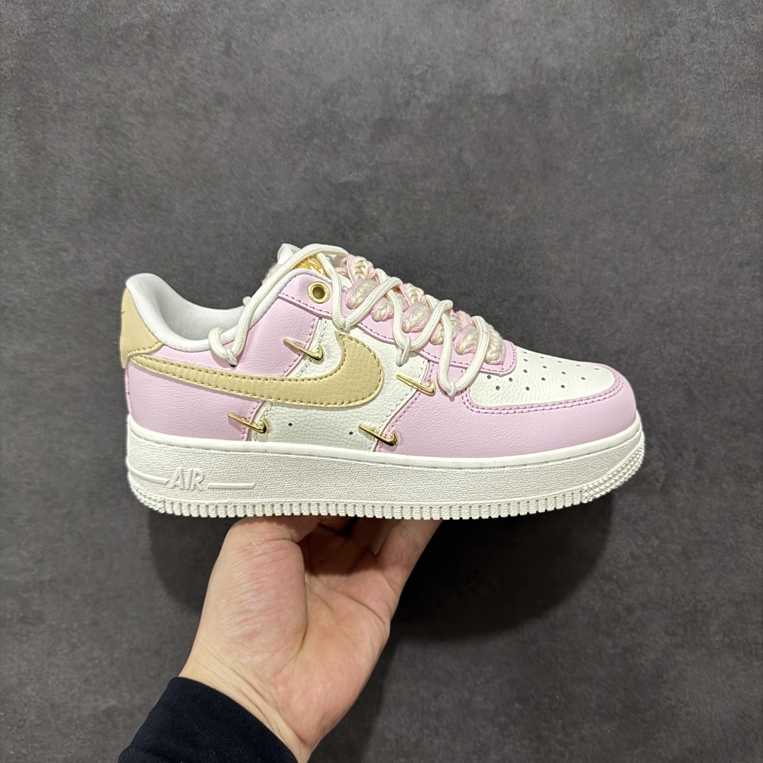  
【定制版】Nike Air Force 1 Low 07 粉白金四小钩绑带满天星
原楦头原纸板 打造