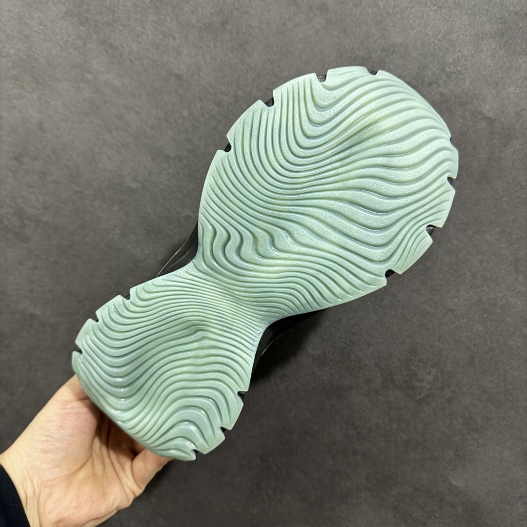 图片[9]-【公司级】Adidas Vento XLG MTW 脉冲系列 复古休闲老爹鞋 官方同步上架 鞋面是透气网面和皮革拼接 脚感轻盈 不闷汗 每次穿着跑步都感觉脚底在自由呼吸 鞋底是adidas经典的防滑设计 纹路很深 抓地力超稳 低帮设计很显脚踝纤细 却不失满满的包围安全感 货号： JQ6211  尺码：35.5 36 36.5 37 38 38.5 39 40 40.5 41 42 42.5 43 44 45-选品中心