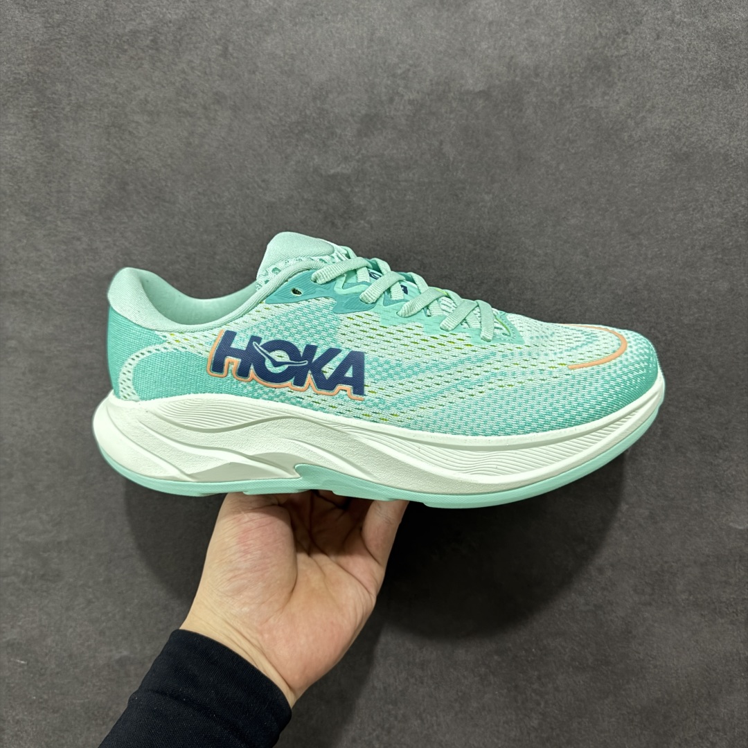 【纯原版】HOKA ONE ONE RINCON 4 舒适防滑耐磨低帮休闲跑步鞋 林康4代 Rincon 4 是一款日常训练用的跑步鞋,踩上去的感觉很结实。它适合中短距离跑步,但如果您习惯于稍硬的感觉,也可以用于长距离跑步。但它的速度不够快,不能作为速度训练鞋,也不够柔软,不能作为恢复训练鞋,日常里程跑才是它的优势所在。如果您想尝试 Hoka 跑鞋,又想享受极具竞争力的价格,那就试试这款鞋吧。尺码:36 36.5 37.5 38 38.5 39 40 40.5 41 42 42.5 43 44 44.5 45-选品中心