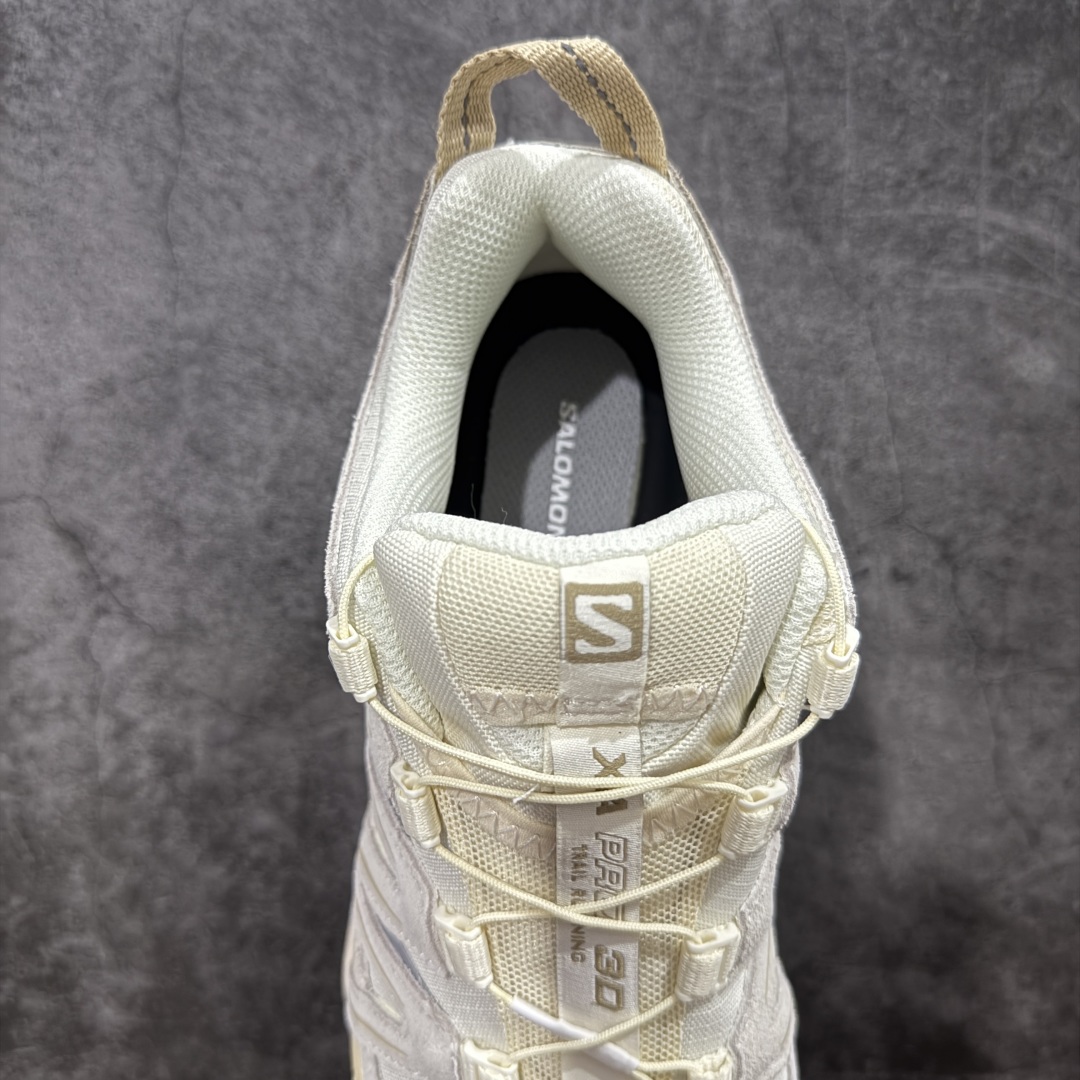 图片[8]-【巅峰版】Salomon XA PRO 3D ADV 萨洛蒙户外越野跑鞋 香草色 472434 鞋面采用SENSIFIT贴合技术 全方位贴合包裹脚型 鞋跟部鞋底牵引设计 提供强大的抓地性能 更适应野外崎岖不平的道路 其3D ADVANCED CHASSIS底盘 材料轻量大化 钉齿设计更具稳定性、防护性 鞋底易磨损区运用CONTAGRIP高耐磨材料 应对城市硬质路面长距离跑考验 尺码：36 36.5 37.5 38 38.5 39 40 40.5 41 42 42.5 43 44 44.5 45-选品中心