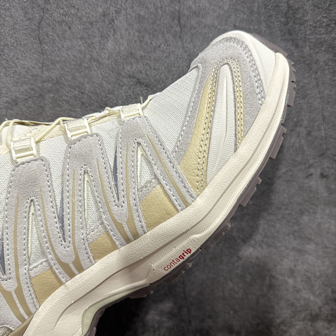 图片[6]-【巅峰版】Salomon XA PRO 3D ADV 萨洛蒙户外越野跑鞋 香草色 472434 鞋面采用SENSIFIT贴合技术 全方位贴合包裹脚型 鞋跟部鞋底牵引设计 提供强大的抓地性能 更适应野外崎岖不平的道路 其3D ADVANCED CHASSIS底盘 材料轻量大化 钉齿设计更具稳定性、防护性 鞋底易磨损区运用CONTAGRIP高耐磨材料 应对城市硬质路面长距离跑考验 尺码：36 36.5 37.5 38 38.5 39 40 40.5 41 42 42.5 43 44 44.5 45-选品中心