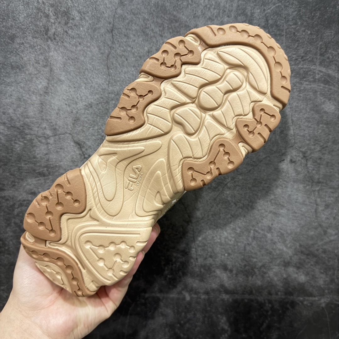 图片[9]-【公司级】FILA FUSION 斐乐潮牌防滑耐磨轻便运动鞋 FUSION 系列 传承了 FILA 的百年基因，融入年轻运动及潮流文化，成为引领变革、创新突破的一代。以“1+N” 的跨界合作模式重现经典的同时创造经典。带来最出其不意的跨界合作惊喜。同时，FILAFUSION把FILA 的 DNA 融入到定制体验里，你可以随心制造厲于你的产品。FILA FUSION 的鞋家族涵盖了老爹鞋、跑步鞋、网球鞋、季节款。风格复古新潮，满足了时尚人士出行及各类运动的搭配需求，成为当下年轻人筷拥的鞋类品牌之一。FILA FUSION 走进年轻人的世界，通过年轻人运动，街舞，滑板，篮球，展现 FILA FUSION 的潮流态度和年轻文化。FILA FUSION 认为末来属于引领变革、创新突破的年轻一代，让我们一起构成 FILA 未来的蓝图吧！ 尺码：36-45-选品中心