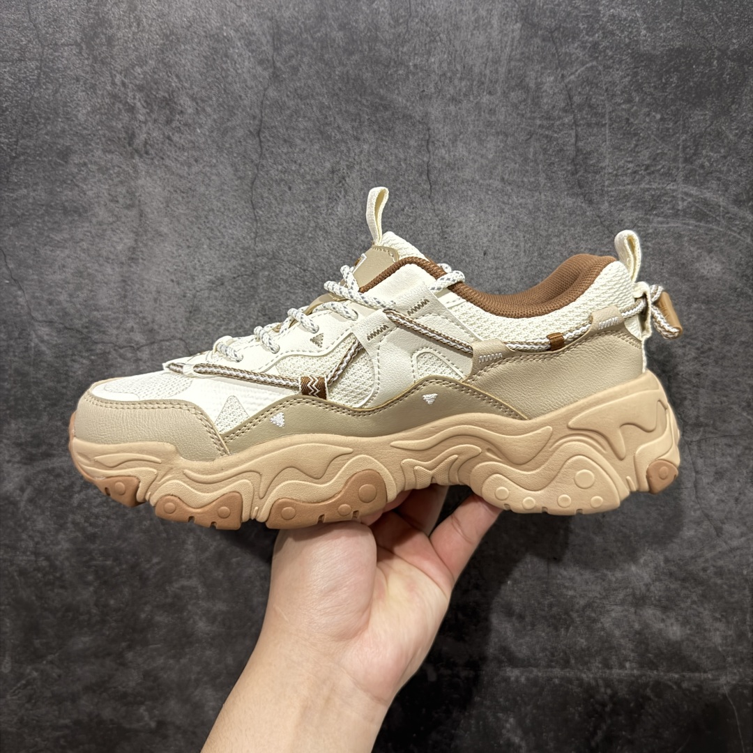 图片[2]-【公司级】FILA FUSION 斐乐潮牌防滑耐磨轻便运动鞋 FUSION 系列 传承了 FILA 的百年基因，融入年轻运动及潮流文化，成为引领变革、创新突破的一代。以“1+N” 的跨界合作模式重现经典的同时创造经典。带来最出其不意的跨界合作惊喜。同时，FILAFUSION把FILA 的 DNA 融入到定制体验里，你可以随心制造厲于你的产品。FILA FUSION 的鞋家族涵盖了老爹鞋、跑步鞋、网球鞋、季节款。风格复古新潮，满足了时尚人士出行及各类运动的搭配需求，成为当下年轻人筷拥的鞋类品牌之一。FILA FUSION 走进年轻人的世界，通过年轻人运动，街舞，滑板，篮球，展现 FILA FUSION 的潮流态度和年轻文化。FILA FUSION 认为末来属于引领变革、创新突破的年轻一代，让我们一起构成 FILA 未来的蓝图吧！ 尺码：36-45-选品中心