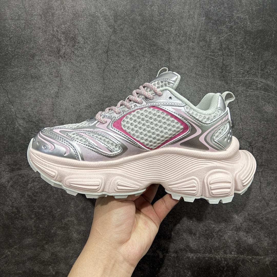 图片[2]-【纯原订单】MLB Winner Chunky 25新款 NY百搭舒适休闲潮流运动厚底增高 防滑耐磨 低帮 老爹鞋 男女同款 银色 潮流厚底时尚街头赛博老爹鞋 MLB官方同步出货 虞书欣等众多潮流明星同款 高弹双层MD大底 原楦原档案数据开发版型（完美鞋头弧度/后套收口效果🆚市面文案版本‼️） 原厂立体填充鞋舌海绵 中底注胶孔原数据开发模具大底原厂转印标市面上唯一纯原版本 原材料打造 内增高6cm 原厂1：1模具开发 原厂进口纳米材质 原盒雷射防伪标包装 天猫订单品质 官网尺码：35 36 36.5 37.5 38 38.5 39 40 40.5 41 42 42.5 43 44 45-选品中心