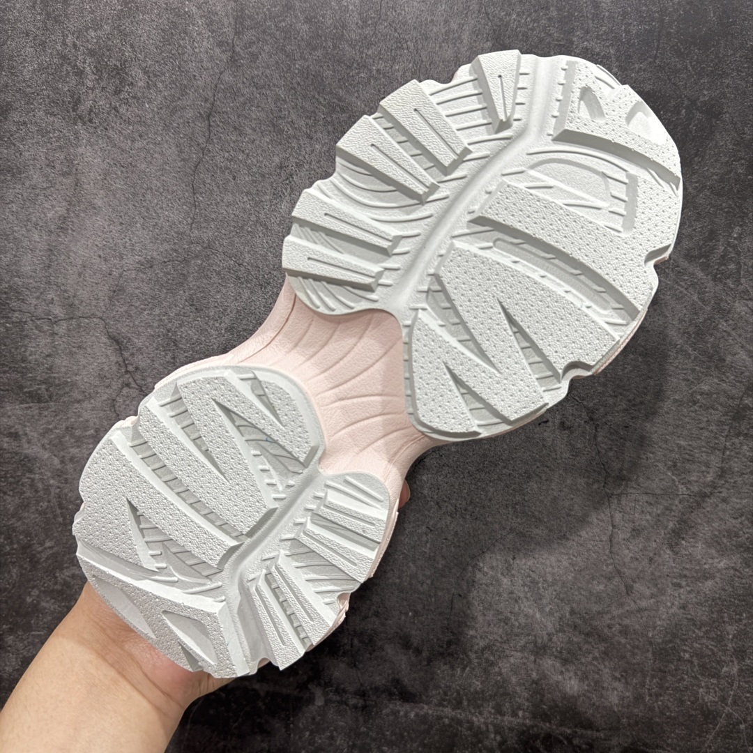 图片[9]-【纯原订单】MLB Winner Chunky 25新款 NY百搭舒适休闲潮流运动厚底增高 防滑耐磨 低帮 老爹鞋 男女同款 银色 潮流厚底时尚街头赛博老爹鞋 MLB官方同步出货 虞书欣等众多潮流明星同款 高弹双层MD大底 原楦原档案数据开发版型（完美鞋头弧度/后套收口效果🆚市面文案版本‼️） 原厂立体填充鞋舌海绵 中底注胶孔原数据开发模具大底原厂转印标市面上唯一纯原版本 原材料打造 内增高6cm 原厂1：1模具开发 原厂进口纳米材质 原盒雷射防伪标包装 天猫订单品质 官网尺码：35 36 36.5 37.5 38 38.5 39 40 40.5 41 42 42.5 43 44 45-选品中心