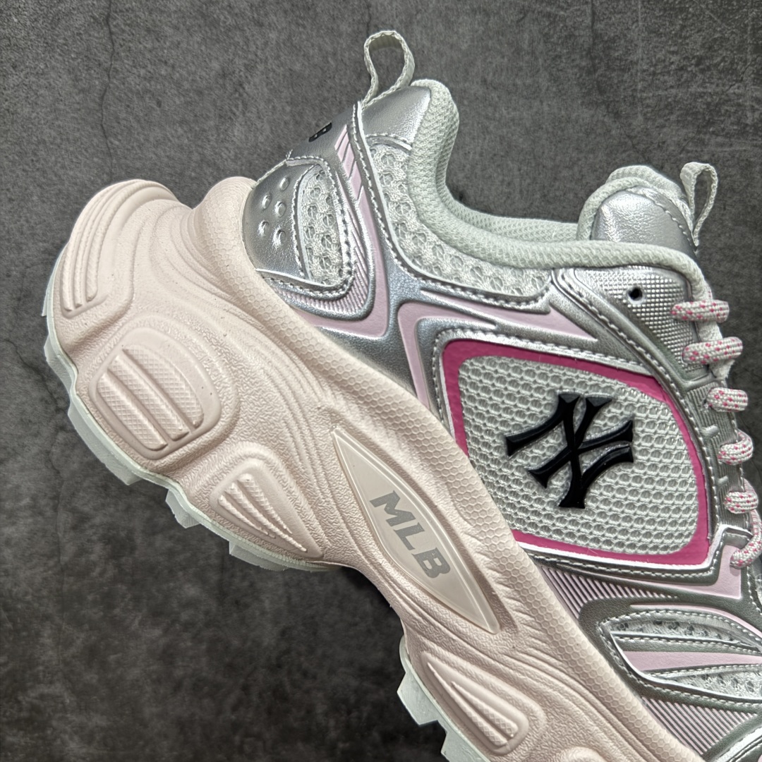 图片[7]-【纯原订单】MLB Winner Chunky 25新款 NY百搭舒适休闲潮流运动厚底增高 防滑耐磨 低帮 老爹鞋 男女同款 银色 潮流厚底时尚街头赛博老爹鞋 MLB官方同步出货 虞书欣等众多潮流明星同款 高弹双层MD大底 原楦原档案数据开发版型（完美鞋头弧度/后套收口效果🆚市面文案版本‼️） 原厂立体填充鞋舌海绵 中底注胶孔原数据开发模具大底原厂转印标市面上唯一纯原版本 原材料打造 内增高6cm 原厂1：1模具开发 原厂进口纳米材质 原盒雷射防伪标包装 天猫订单品质 官网尺码：35 36 36.5 37.5 38 38.5 39 40 40.5 41 42 42.5 43 44 45-选品中心