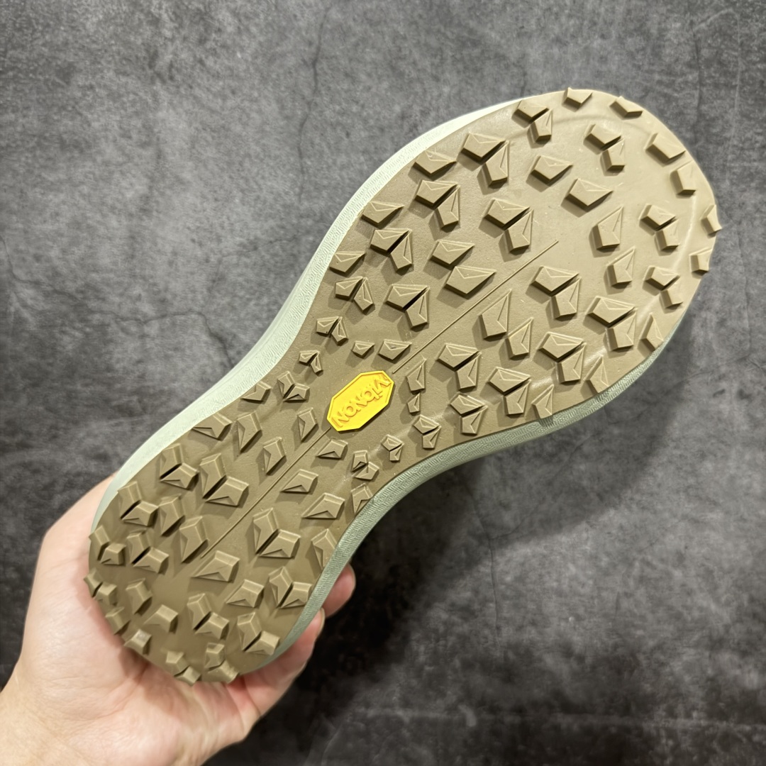 图片[9]-【公司级】Arcteryx SYLAN 始祖鸟户外防水透气低帮徒步登山鞋 Arcteryx中文名始祖鸟 加拿大户外服饰品牌 1989年创立于加拿大温哥华 始祖鸟来自加拿大海岸山脉 植根高山的专业户外品牌 始终秉承对精湛设计和工艺孜孜以求的准则 从1989年创立至今 Arcteryx始终不断在产品设计与做工上不惜工本 以满足始祖鸟的标准 品质、设计以及精简的理念造就了其良好的性能 并能满足严苛环境下的使用需求 尺码：39 40 41 42 43 44 45-选品中心