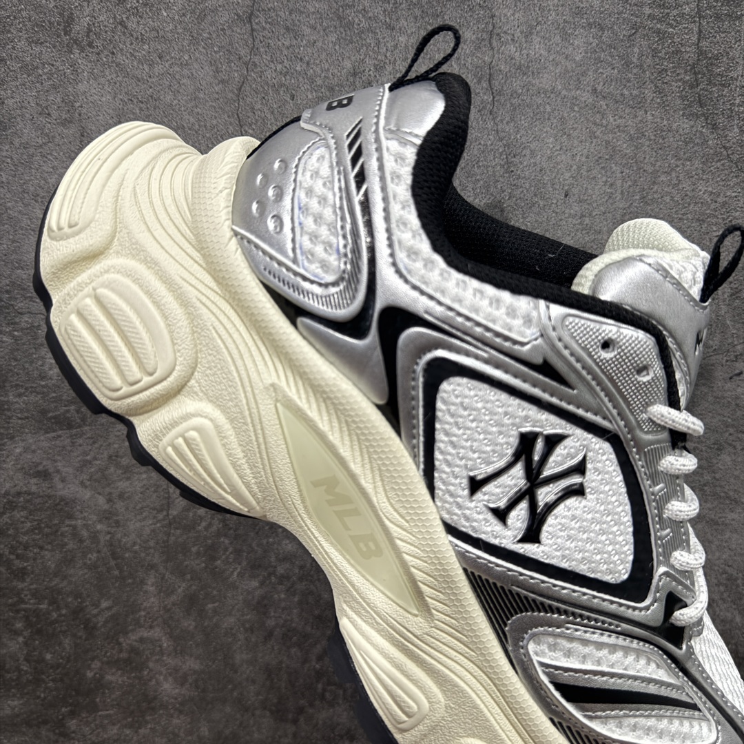 图片[7]-【顶级防伪标版本】MLB Winner Chunky 25新款 NY百搭舒适休闲潮流运动厚底增高 防滑耐磨 低帮 老爹鞋 男女同款 银色 潮流厚底时尚街头赛博老爹鞋 MLB官方同步出货 市场唯一同步原版包装大盒 市面唯一带防伪标版本 大底带荧光区别市场错版 虞书欣等众多潮流明星同款 高弹双层MD大底 原楦原档案数据开发版型（完美鞋头弧度/后套收口效果🆚市面文案版本‼️） 原厂立体填充鞋舌海绵 中底注胶孔原数据开发模具大底原厂转印标市面上唯一纯原版本 原材料打造 内增高6cm 原厂1：1模具开发 原厂进口纳米材质 原盒雷射防伪标包装 天猫订单品质 官网尺码：35 36 36.5 37.5 38 38.5 39 40 40.5 41 42 42.5 43 44 45-选品中心