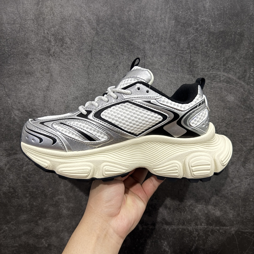 图片[2]-【顶级防伪标版本】MLB Winner Chunky 25新款 NY百搭舒适休闲潮流运动厚底增高 防滑耐磨 低帮 老爹鞋 男女同款 银色 潮流厚底时尚街头赛博老爹鞋 MLB官方同步出货 市场唯一同步原版包装大盒 市面唯一带防伪标版本 大底带荧光区别市场错版 虞书欣等众多潮流明星同款 高弹双层MD大底 原楦原档案数据开发版型（完美鞋头弧度/后套收口效果🆚市面文案版本‼️） 原厂立体填充鞋舌海绵 中底注胶孔原数据开发模具大底原厂转印标市面上唯一纯原版本 原材料打造 内增高6cm 原厂1：1模具开发 原厂进口纳米材质 原盒雷射防伪标包装 天猫订单品质 官网尺码：35 36 36.5 37.5 38 38.5 39 40 40.5 41 42 42.5 43 44 45-选品中心