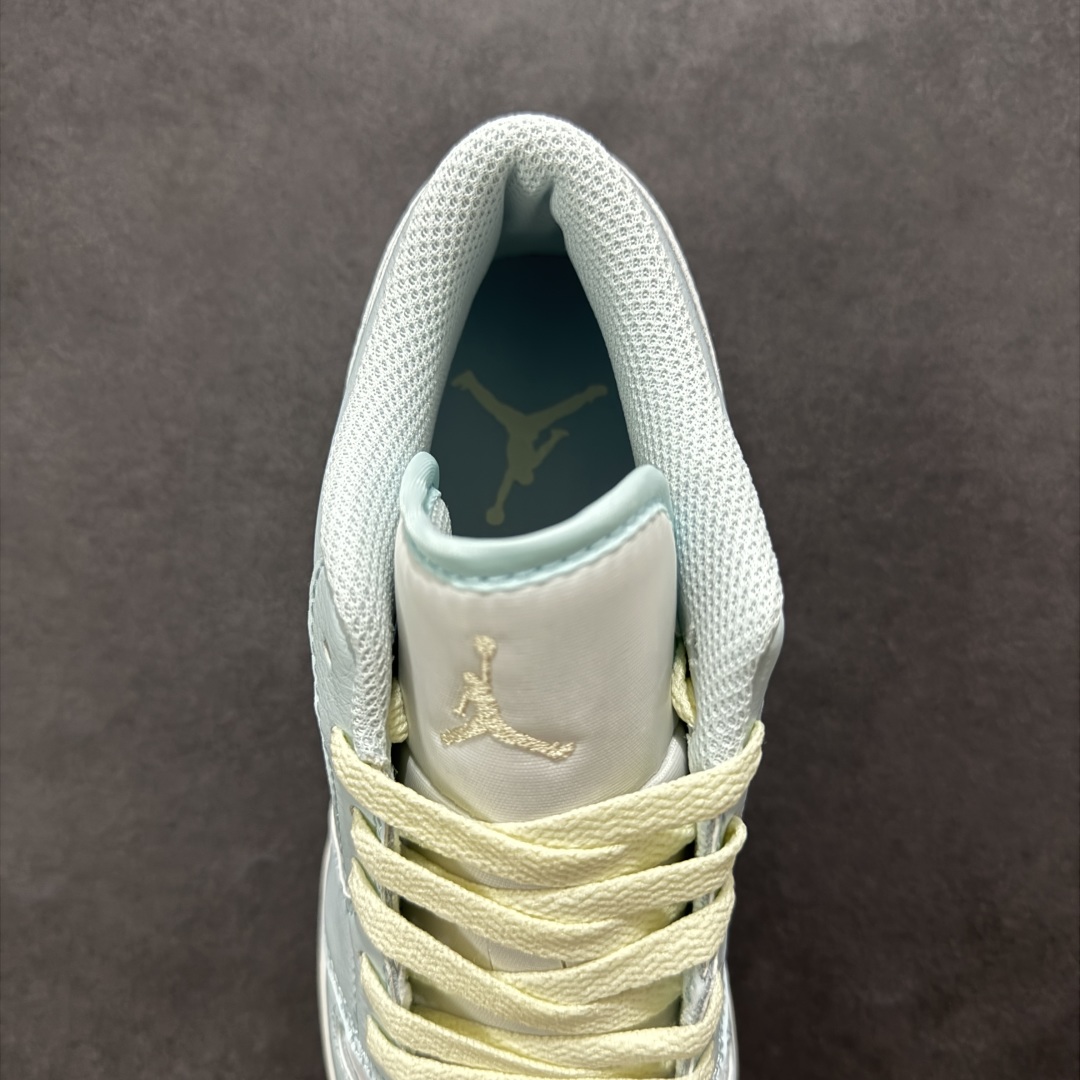 图片[7]-【定制版】Air Jordan AJ1 Low 低帮 白浅蓝 HJ5971-400 全新流水线出品 市场第二梯队最强版 全部原鞋开发 原楦原纸板开发 全鞋电脑针车 原厂内置全掌气垫 原盒内在原标 唯一Zp原版鞋带绑法 免检产品 全新2022版型 全头层皮料 完美零毛边处理 原厂配置全掌气垫 价格定位良心 新配色陆续出货 尺码：36 36.5 37.5 38 38.5 39 40 40.5 41 42 42.5 43 44 44.5 45-选品中心