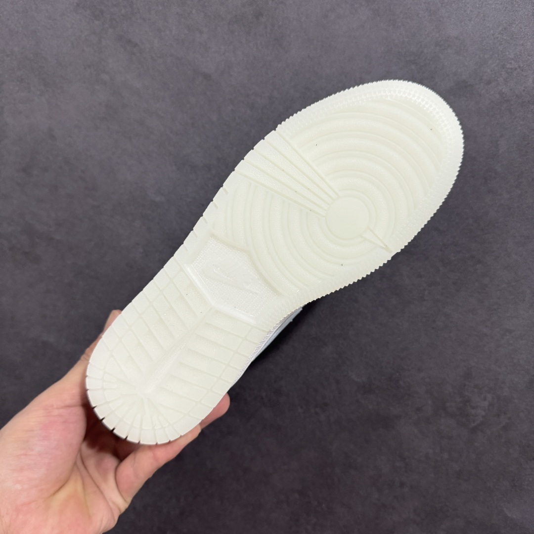 图片[9]-【定制版】Air Jordan AJ1 Low 低帮 白浅蓝 HJ5971-400 全新流水线出品 市场第二梯队最强版 全部原鞋开发 原楦原纸板开发 全鞋电脑针车 原厂内置全掌气垫 原盒内在原标 唯一Zp原版鞋带绑法 免检产品 全新2022版型 全头层皮料 完美零毛边处理 原厂配置全掌气垫 价格定位良心 新配色陆续出货 尺码：36 36.5 37.5 38 38.5 39 40 40.5 41 42 42.5 43 44 44.5 45-选品中心