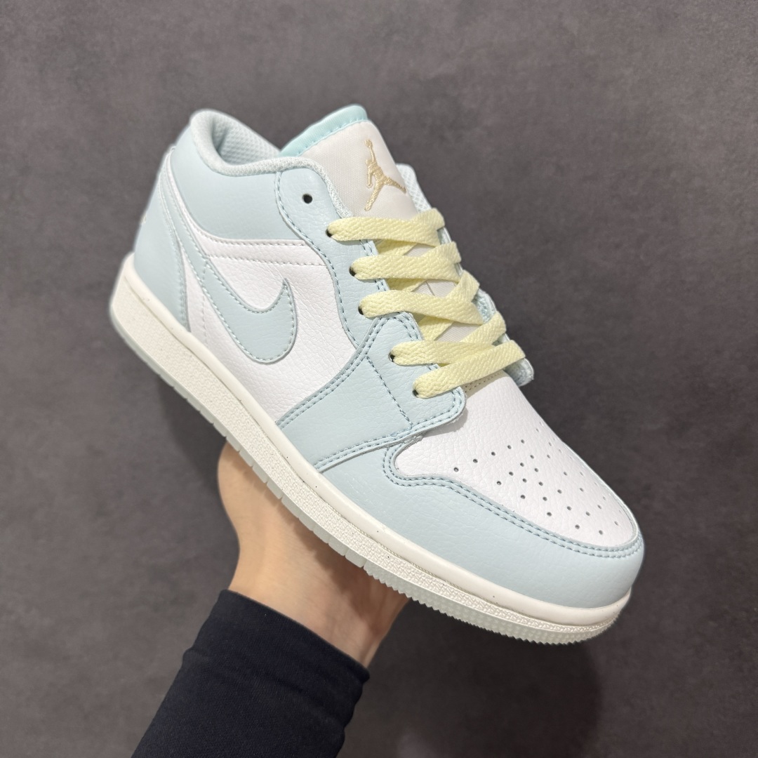 图片[3]-【定制版】Air Jordan AJ1 Low 低帮 白浅蓝 HJ5971-400 全新流水线出品 市场第二梯队最强版 全部原鞋开发 原楦原纸板开发 全鞋电脑针车 原厂内置全掌气垫 原盒内在原标 唯一Zp原版鞋带绑法 免检产品 全新2022版型 全头层皮料 完美零毛边处理 原厂配置全掌气垫 价格定位良心 新配色陆续出货 尺码：36 36.5 37.5 38 38.5 39 40 40.5 41 42 42.5 43 44 44.5 45-选品中心