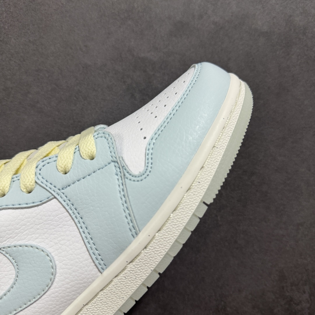 图片[5]-【定制版】Air Jordan AJ1 Low 低帮 白浅蓝 HJ5971-400 全新流水线出品 市场第二梯队最强版 全部原鞋开发 原楦原纸板开发 全鞋电脑针车 原厂内置全掌气垫 原盒内在原标 唯一Zp原版鞋带绑法 免检产品 全新2022版型 全头层皮料 完美零毛边处理 原厂配置全掌气垫 价格定位良心 新配色陆续出货 尺码：36 36.5 37.5 38 38.5 39 40 40.5 41 42 42.5 43 44 44.5 45-选品中心