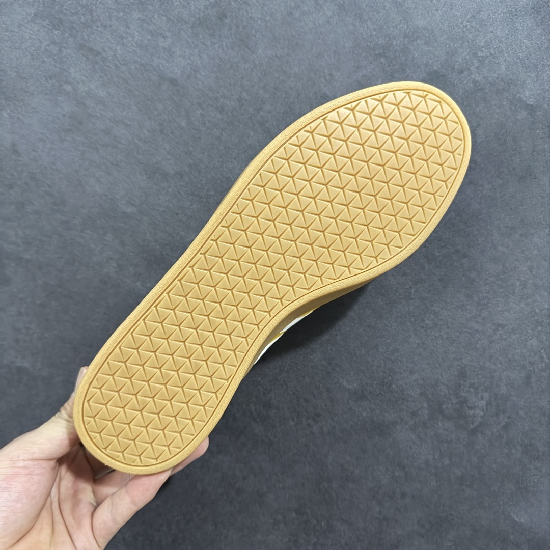 图片[9]-【纯原特价】AD 阿迪 Court VL Class 低帮复古休闲板鞋 JI0495 纯原平台专供品质 原厂材料打造 市售最高品质 区别通货 绒面麂皮防滑耐磨轻便低帮板鞋 整双鞋以传统的低帮呈现的清新造型 鞋头优先头层反毛皮 包裹保证优秀质感的同时 中底选择了与德训鞋类似的生胶材质打造 并且厚度十分可观 相信可以将脚感与增高效果双双拿捏 尺码：36 36.5 37 38 38.5 39 40 40.5 41 42 42.5 43 44 44.5 45-选品中心