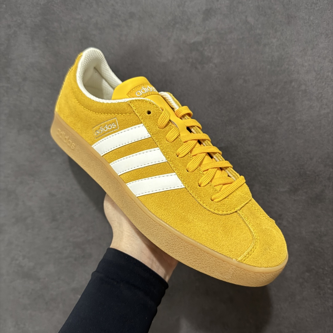 图片[3]-【纯原特价】AD 阿迪 Court VL Class 低帮复古休闲板鞋 JI0495 纯原平台专供品质 原厂材料打造 市售最高品质 区别通货 绒面麂皮防滑耐磨轻便低帮板鞋 整双鞋以传统的低帮呈现的清新造型 鞋头优先头层反毛皮 包裹保证优秀质感的同时 中底选择了与德训鞋类似的生胶材质打造 并且厚度十分可观 相信可以将脚感与增高效果双双拿捏 尺码：36 36.5 37 38 38.5 39 40 40.5 41 42 42.5 43 44 44.5 45-选品中心