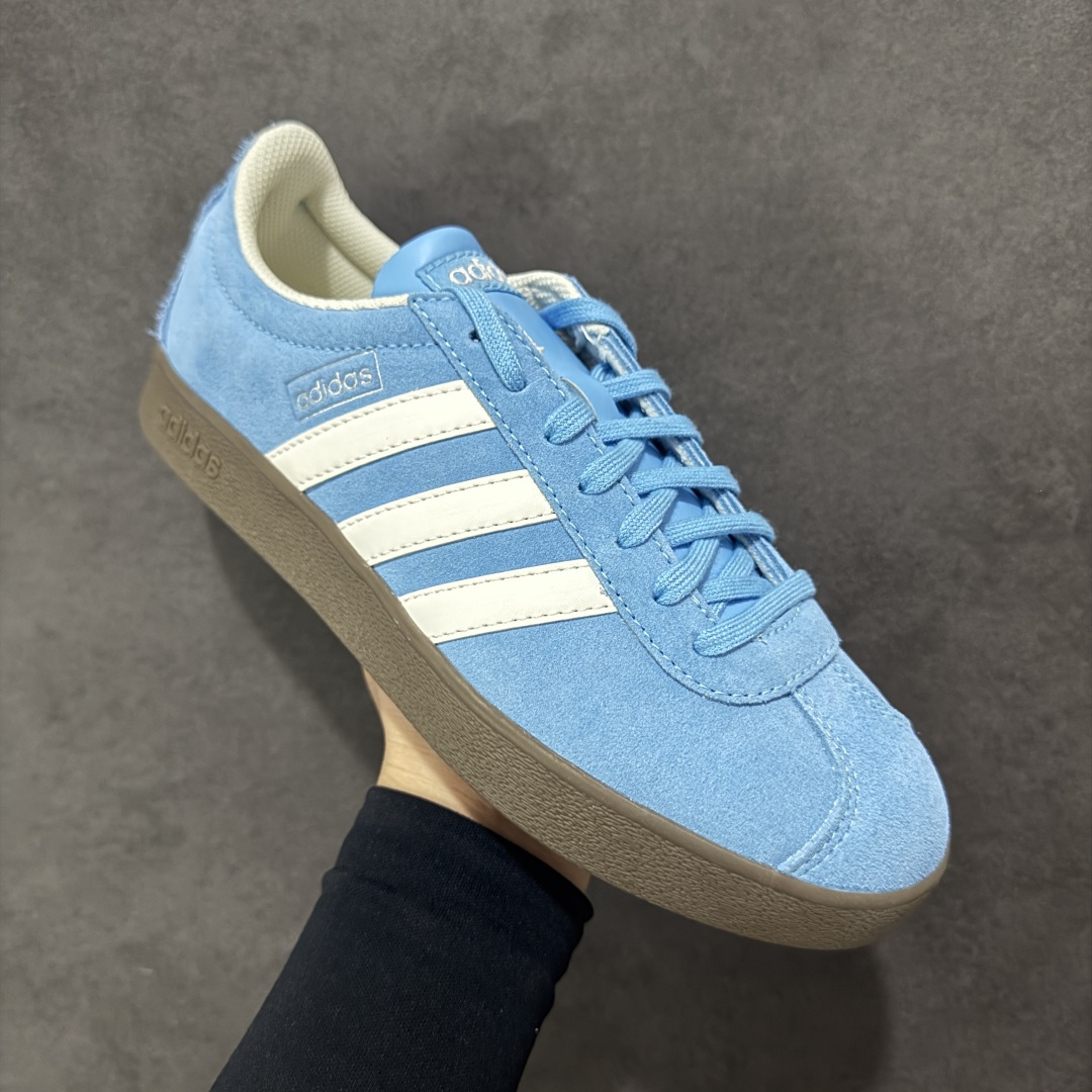 图片[3]-【纯原特价】AD 阿迪 Court VL Class 低帮复古休闲板鞋 JI0496 纯原平台专供品质 原厂材料打造 市售最高品质 区别通货 绒面麂皮防滑耐磨轻便低帮板鞋 整双鞋以传统的低帮呈现的清新造型 鞋头优先头层反毛皮 包裹保证优秀质感的同时 中底选择了与德训鞋类似的生胶材质打造 并且厚度十分可观 相信可以将脚感与增高效果双双拿捏 尺码：36 36.5 37 38 38.5 39 40 40.5 41 42 42.5 43 44 44.5 45-选品中心