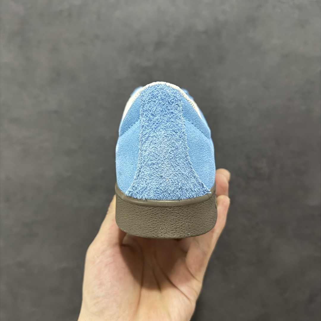 图片[4]-【纯原特价】AD 阿迪 Court VL Class 低帮复古休闲板鞋 JI0496 纯原平台专供品质 原厂材料打造 市售最高品质 区别通货 绒面麂皮防滑耐磨轻便低帮板鞋 整双鞋以传统的低帮呈现的清新造型 鞋头优先头层反毛皮 包裹保证优秀质感的同时 中底选择了与德训鞋类似的生胶材质打造 并且厚度十分可观 相信可以将脚感与增高效果双双拿捏 尺码：36 36.5 37 38 38.5 39 40 40.5 41 42 42.5 43 44 44.5 45-选品中心