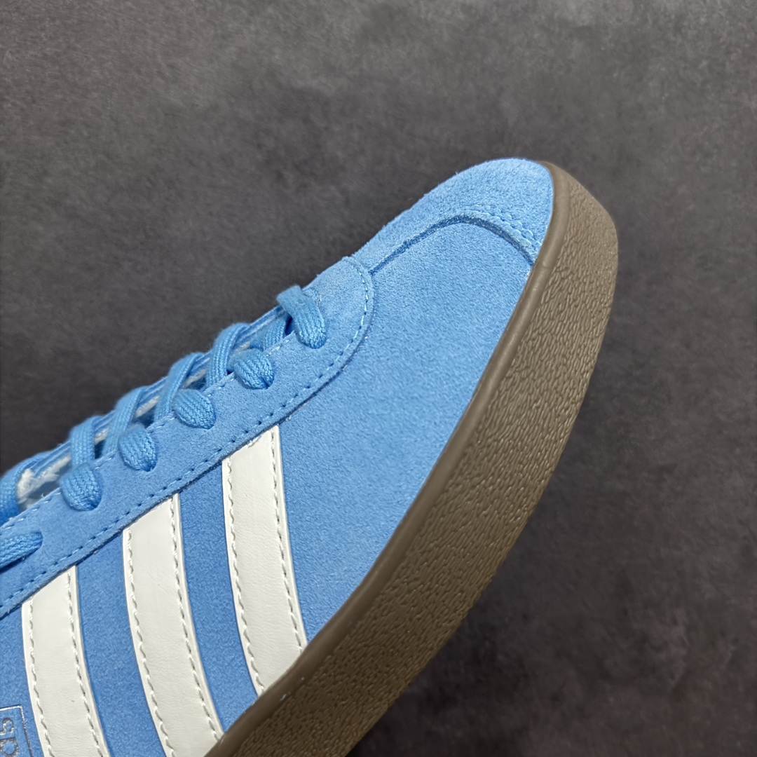 图片[5]-【纯原特价】AD 阿迪 Court VL Class 低帮复古休闲板鞋 JI0496 纯原平台专供品质 原厂材料打造 市售最高品质 区别通货 绒面麂皮防滑耐磨轻便低帮板鞋 整双鞋以传统的低帮呈现的清新造型 鞋头优先头层反毛皮 包裹保证优秀质感的同时 中底选择了与德训鞋类似的生胶材质打造 并且厚度十分可观 相信可以将脚感与增高效果双双拿捏 尺码：36 36.5 37 38 38.5 39 40 40.5 41 42 42.5 43 44 44.5 45-选品中心